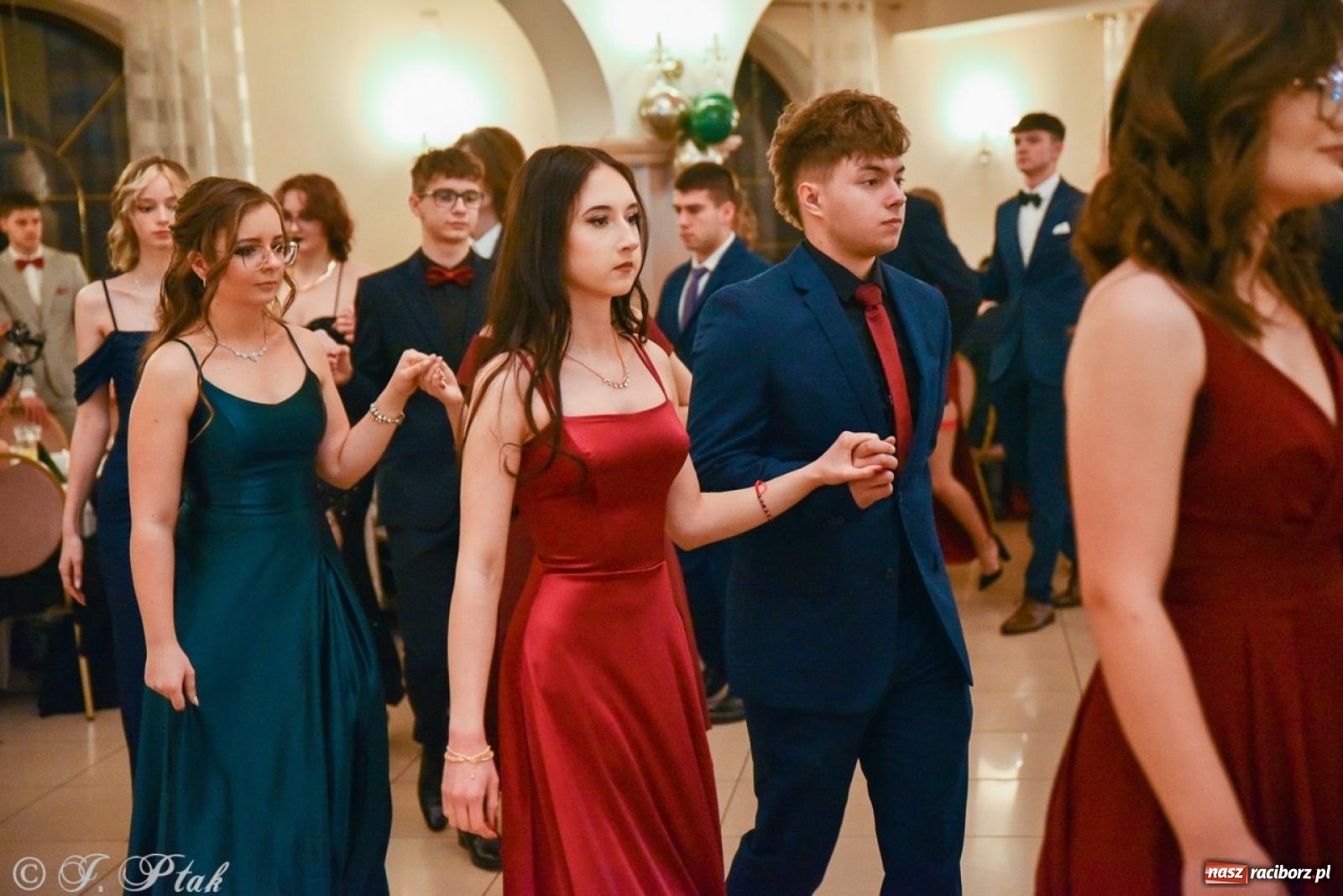 Zdjęcie w galerii na portalu naszraciborz.pl: Studniówka I LO i Liceum Sztuk Plastycznych na bis! wiadomości z regionu