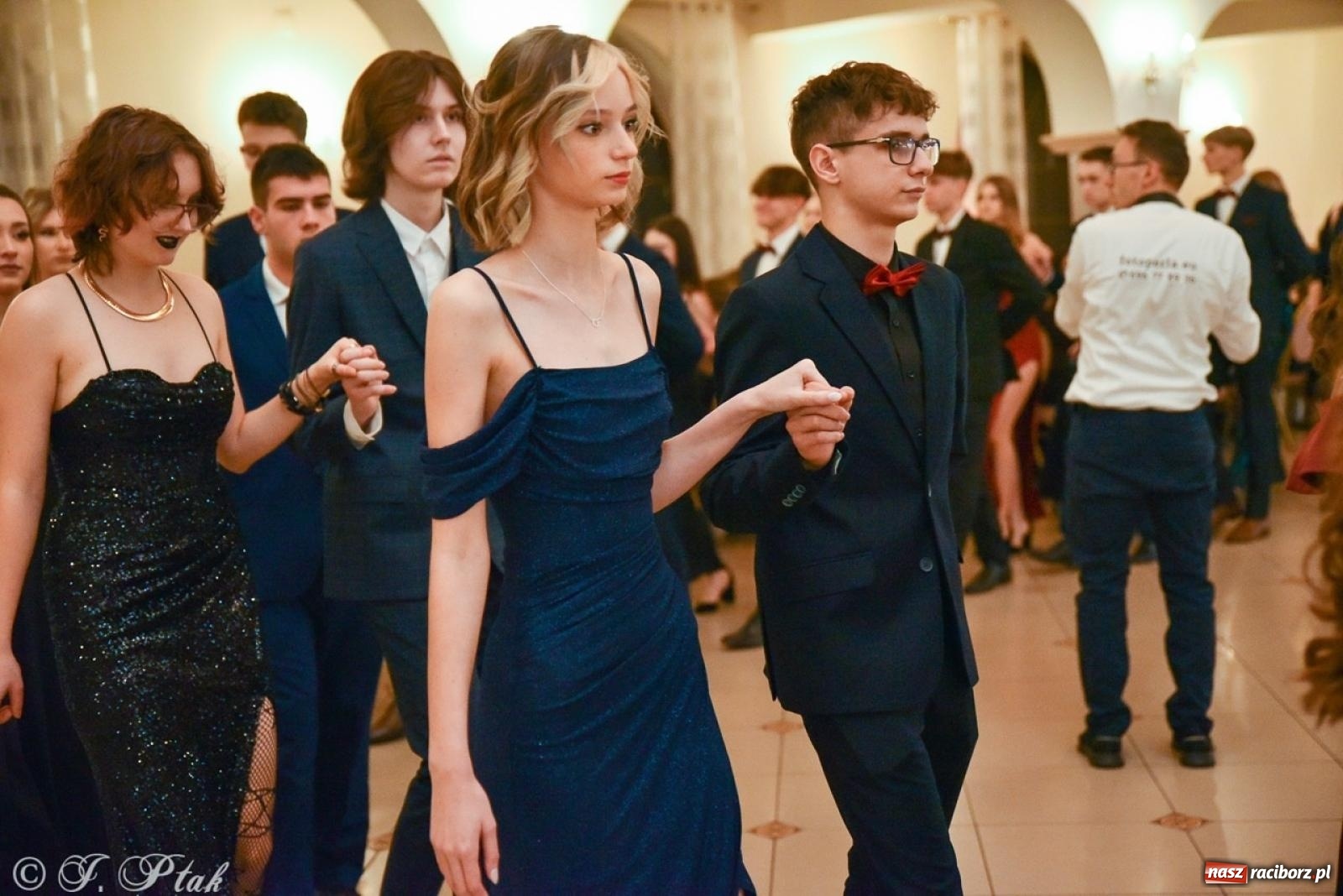 Zdjęcie w galerii na portalu naszraciborz.pl: Studniówka I LO i Liceum Sztuk Plastycznych na bis! wiadomości z regionu