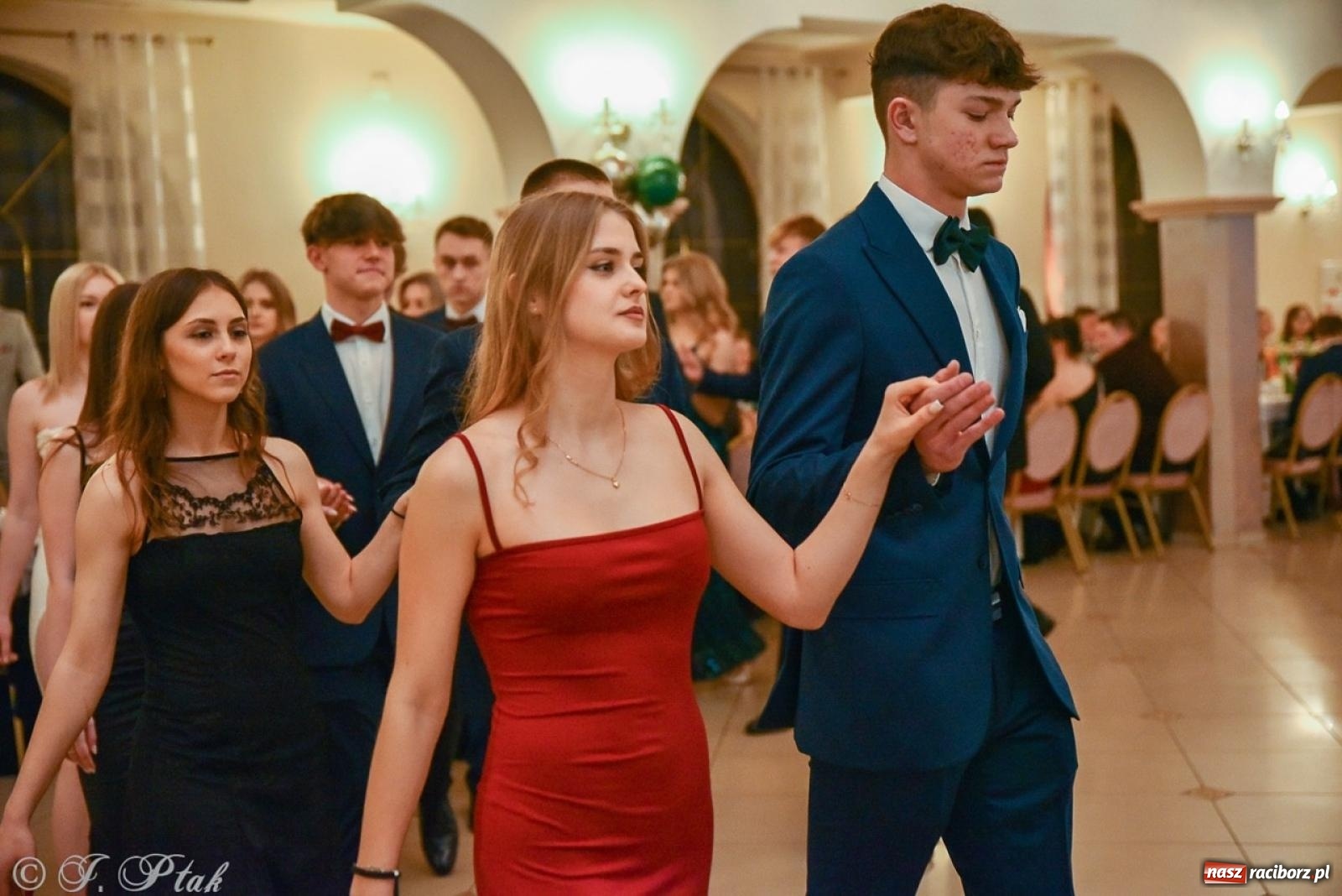 Zdjęcie w galerii na portalu naszraciborz.pl: Studniówka I LO i Liceum Sztuk Plastycznych na bis! wiadomości z regionu