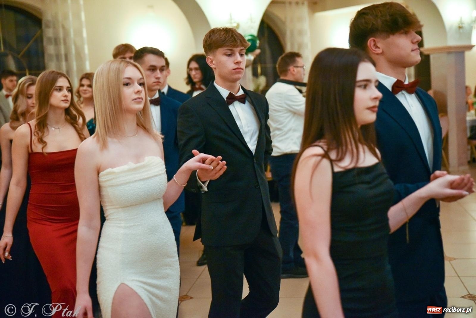 Zdjęcie w galerii na portalu naszraciborz.pl: Studniówka I LO i Liceum Sztuk Plastycznych na bis! wiadomości z regionu