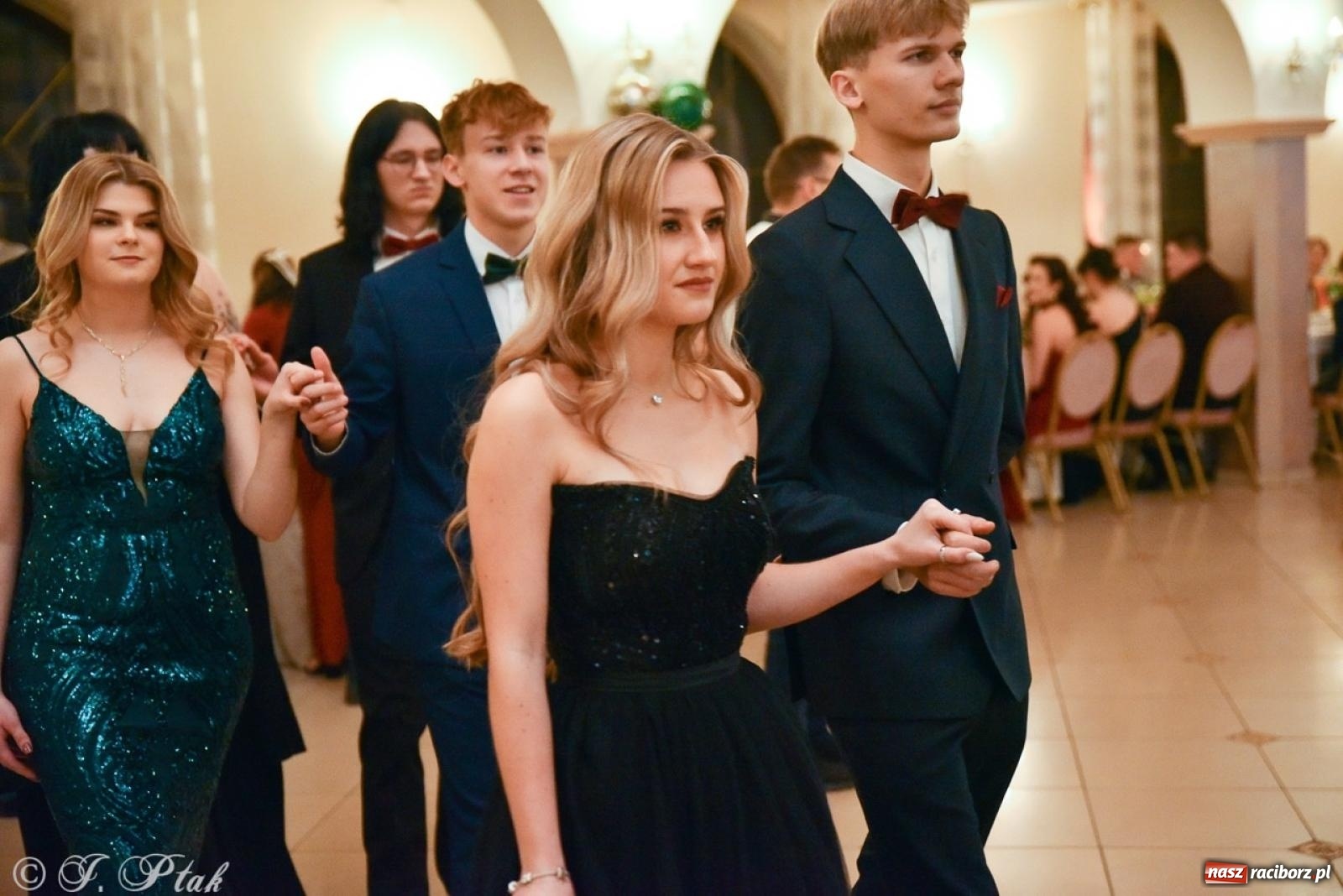 Zdjęcie w galerii na portalu naszraciborz.pl: Studniówka I LO i Liceum Sztuk Plastycznych na bis! wiadomości z regionu