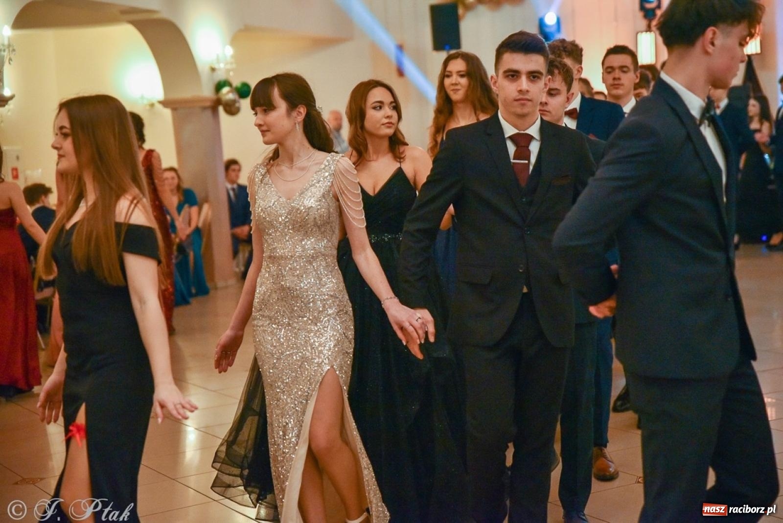 Zdjęcie w galerii na portalu naszraciborz.pl: Studniówka I LO i Liceum Sztuk Plastycznych na bis! wiadomości z regionu