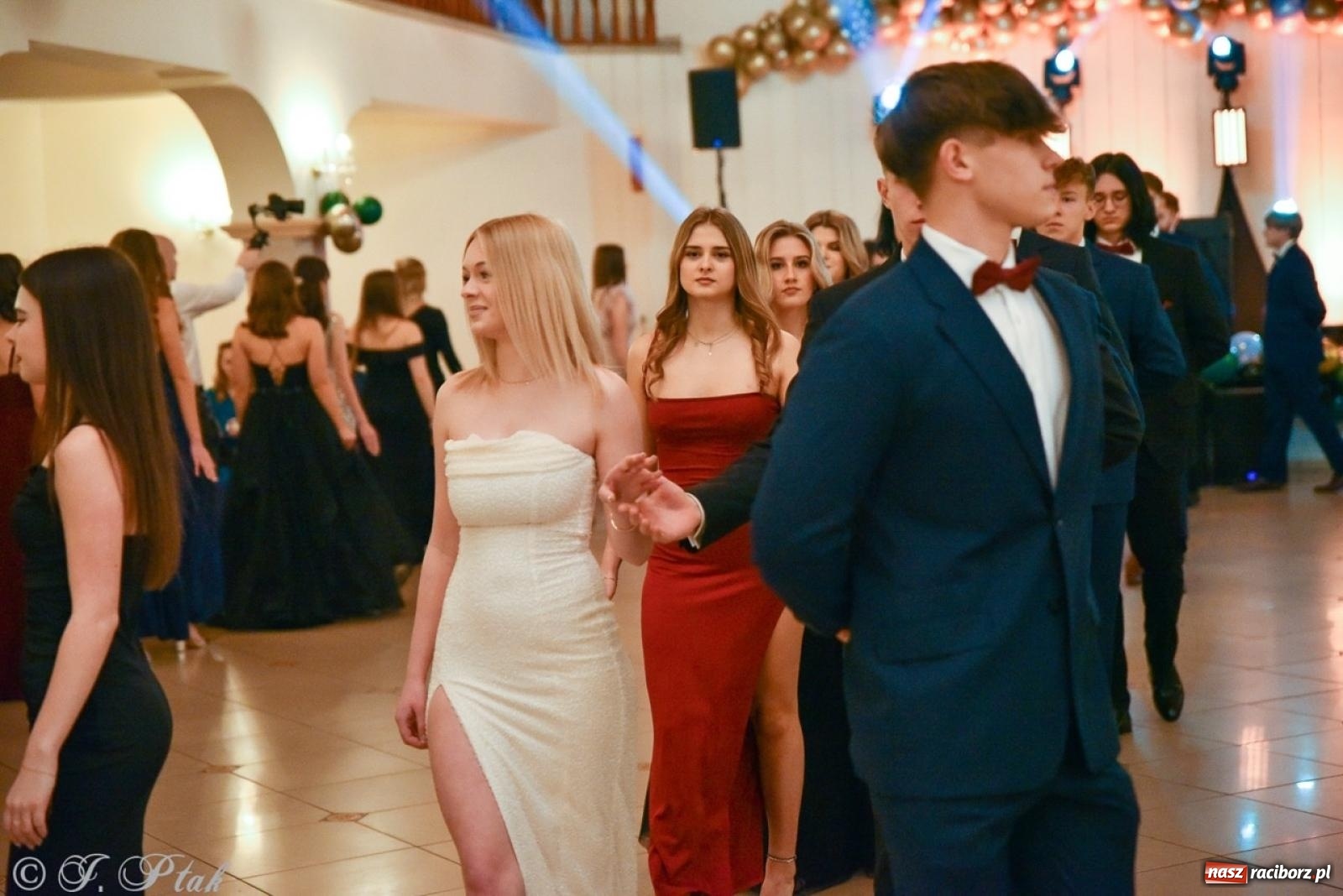 Zdjęcie w galerii na portalu naszraciborz.pl: Studniówka I LO i Liceum Sztuk Plastycznych na bis! wiadomości z regionu