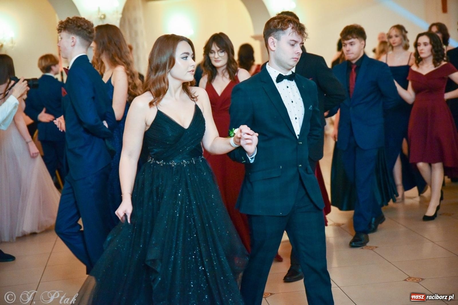 Zdjęcie w galerii na portalu naszraciborz.pl: Studniówka I LO i Liceum Sztuk Plastycznych na bis! wiadomości z regionu