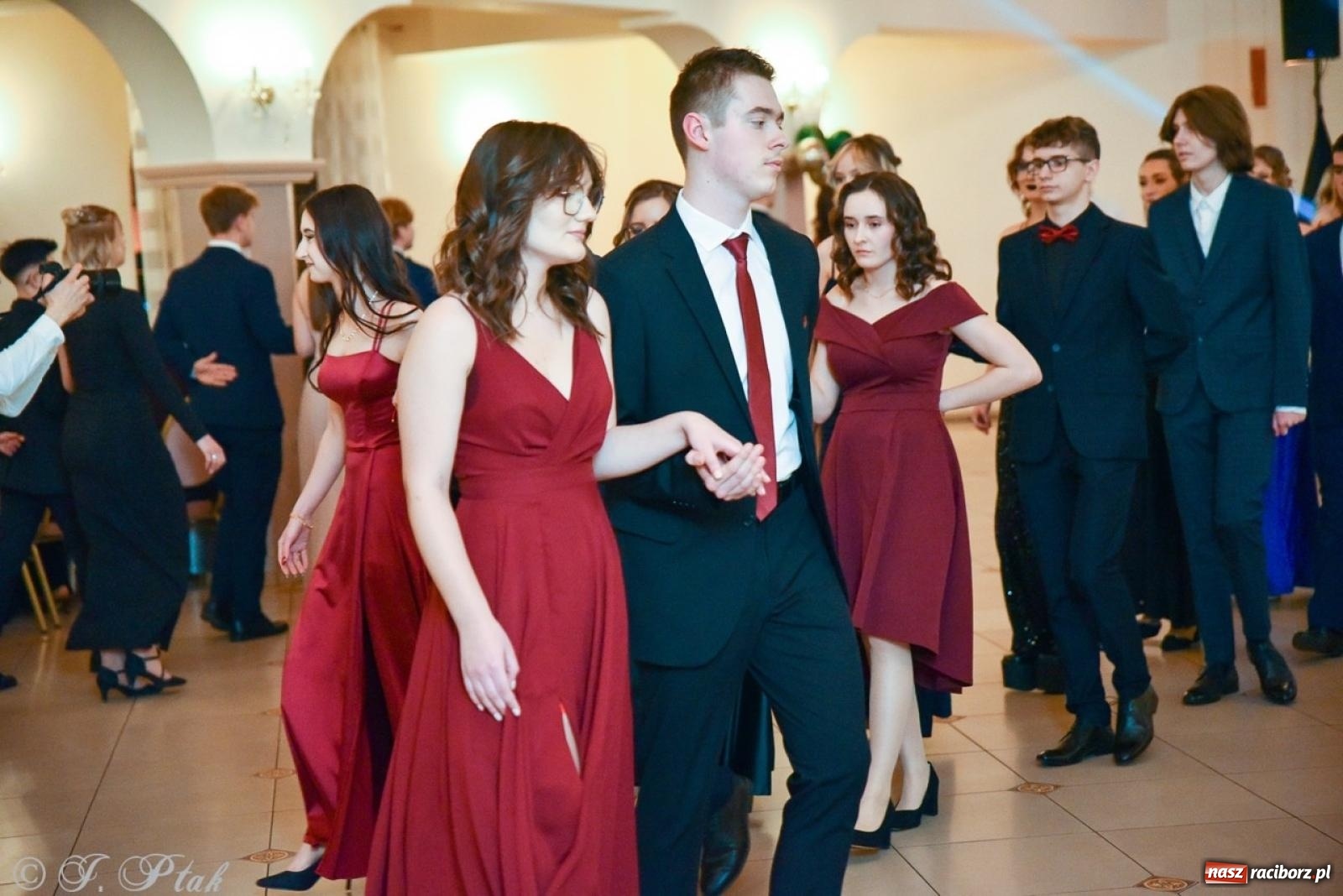 Zdjęcie w galerii na portalu naszraciborz.pl: Studniówka I LO i Liceum Sztuk Plastycznych na bis! wiadomości z regionu