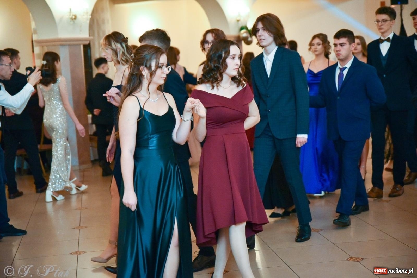 Zdjęcie w galerii na portalu naszraciborz.pl: Studniówka I LO i Liceum Sztuk Plastycznych na bis! wiadomości z regionu