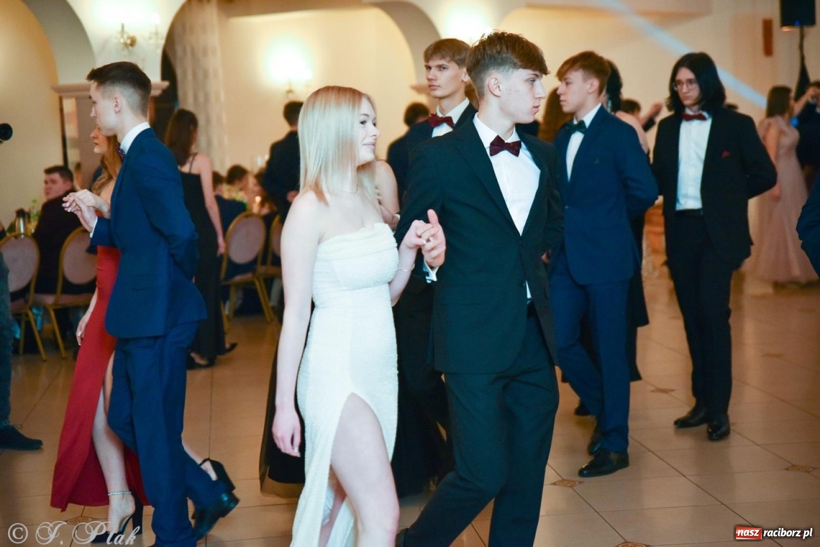 Zdjęcie w galerii na portalu naszraciborz.pl: Studniówka I LO i Liceum Sztuk Plastycznych na bis! wiadomości z regionu