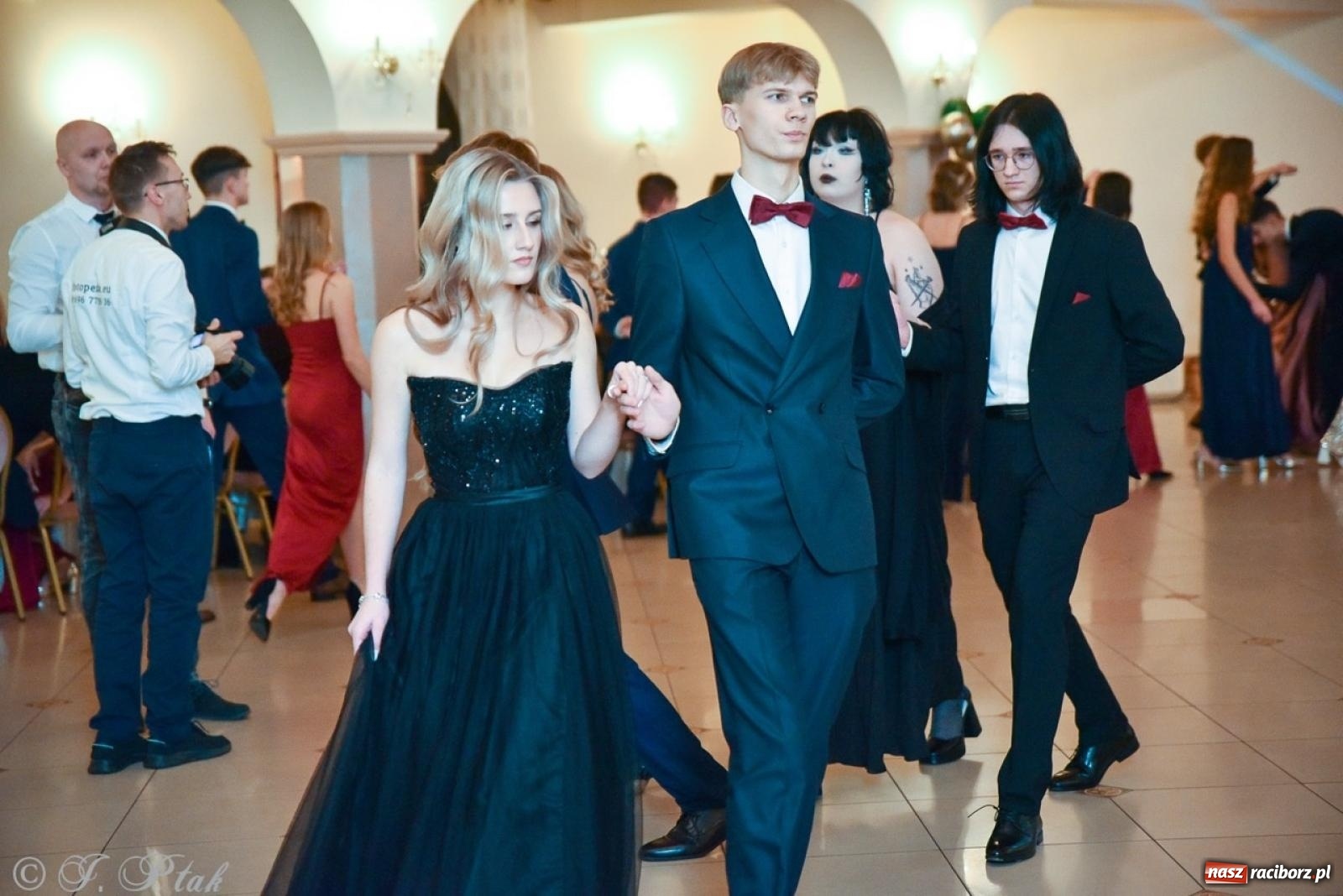 Zdjęcie w galerii na portalu naszraciborz.pl: Studniówka I LO i Liceum Sztuk Plastycznych na bis! wiadomości z regionu