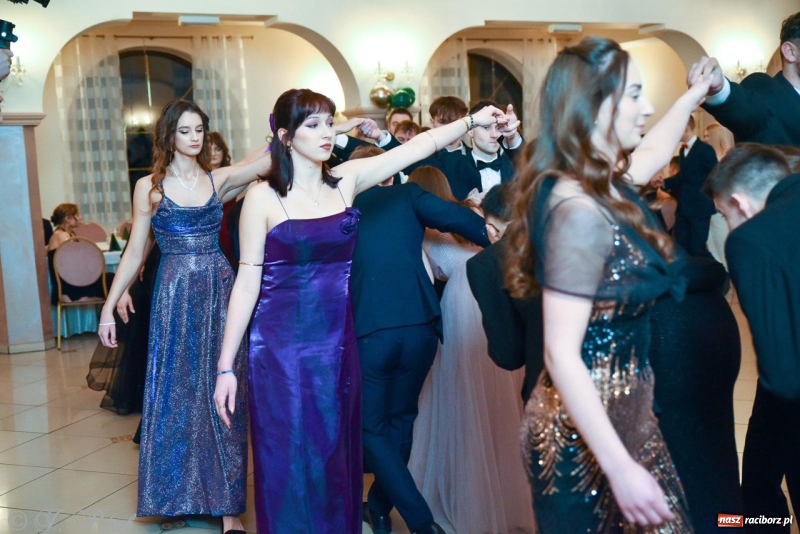 Zdjęcie w galerii na portalu naszraciborz.pl: Studniówka I LO i Liceum Sztuk Plastycznych na bis! wiadomości z regionu