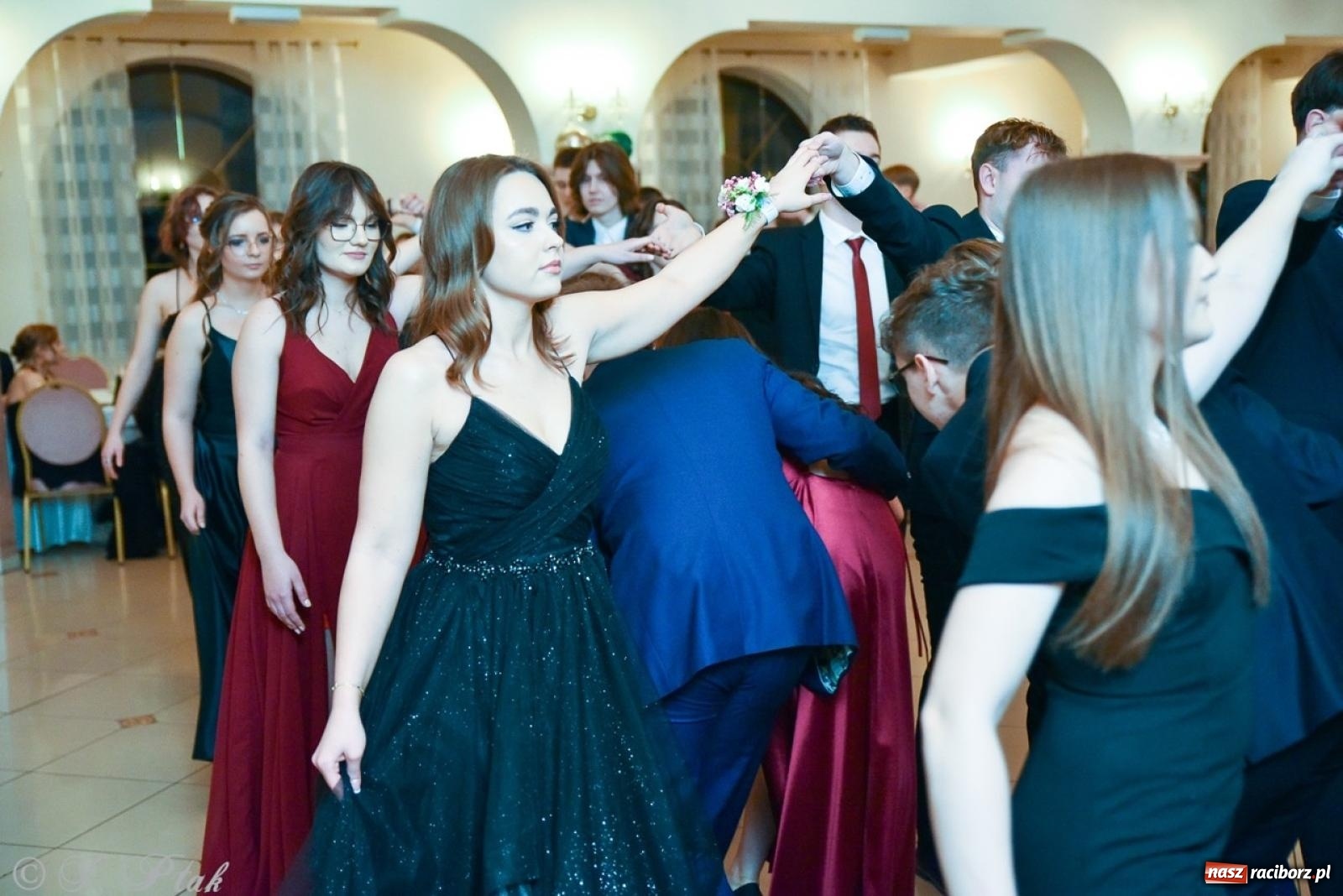 Zdjęcie w galerii na portalu naszraciborz.pl: Studniówka I LO i Liceum Sztuk Plastycznych na bis! wiadomości z regionu