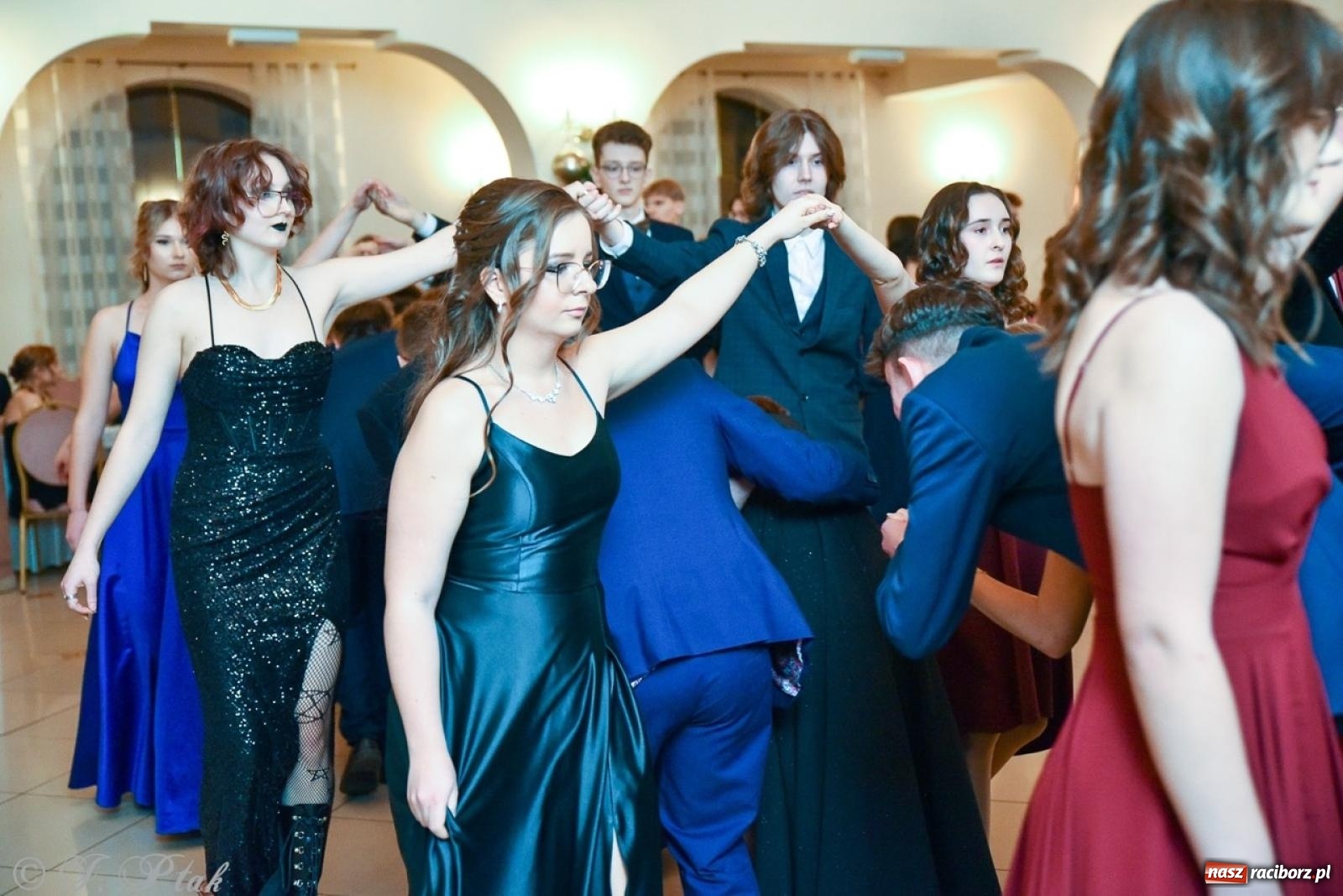 Zdjęcie w galerii na portalu naszraciborz.pl: Studniówka I LO i Liceum Sztuk Plastycznych na bis! wiadomości z regionu