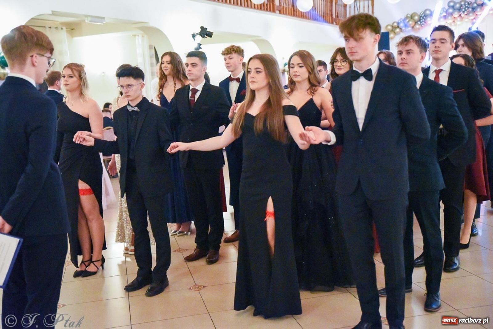 Zdjęcie w galerii na portalu naszraciborz.pl: Studniówka I LO i Liceum Sztuk Plastycznych na bis! wiadomości z regionu