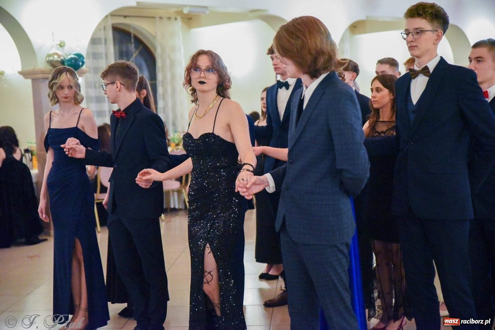 Zdjęcie w galerii na portalu naszraciborz.pl: Studniówka I LO i Liceum Sztuk Plastycznych na bis! wiadomości z regionu