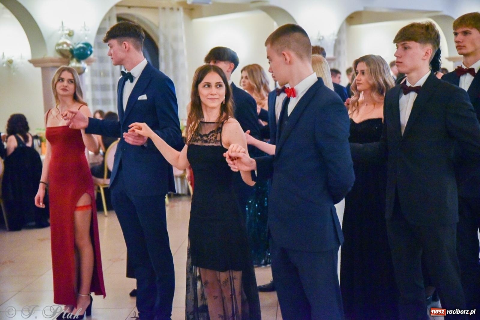 Zdjęcie w galerii na portalu naszraciborz.pl: Studniówka I LO i Liceum Sztuk Plastycznych na bis! wiadomości z regionu