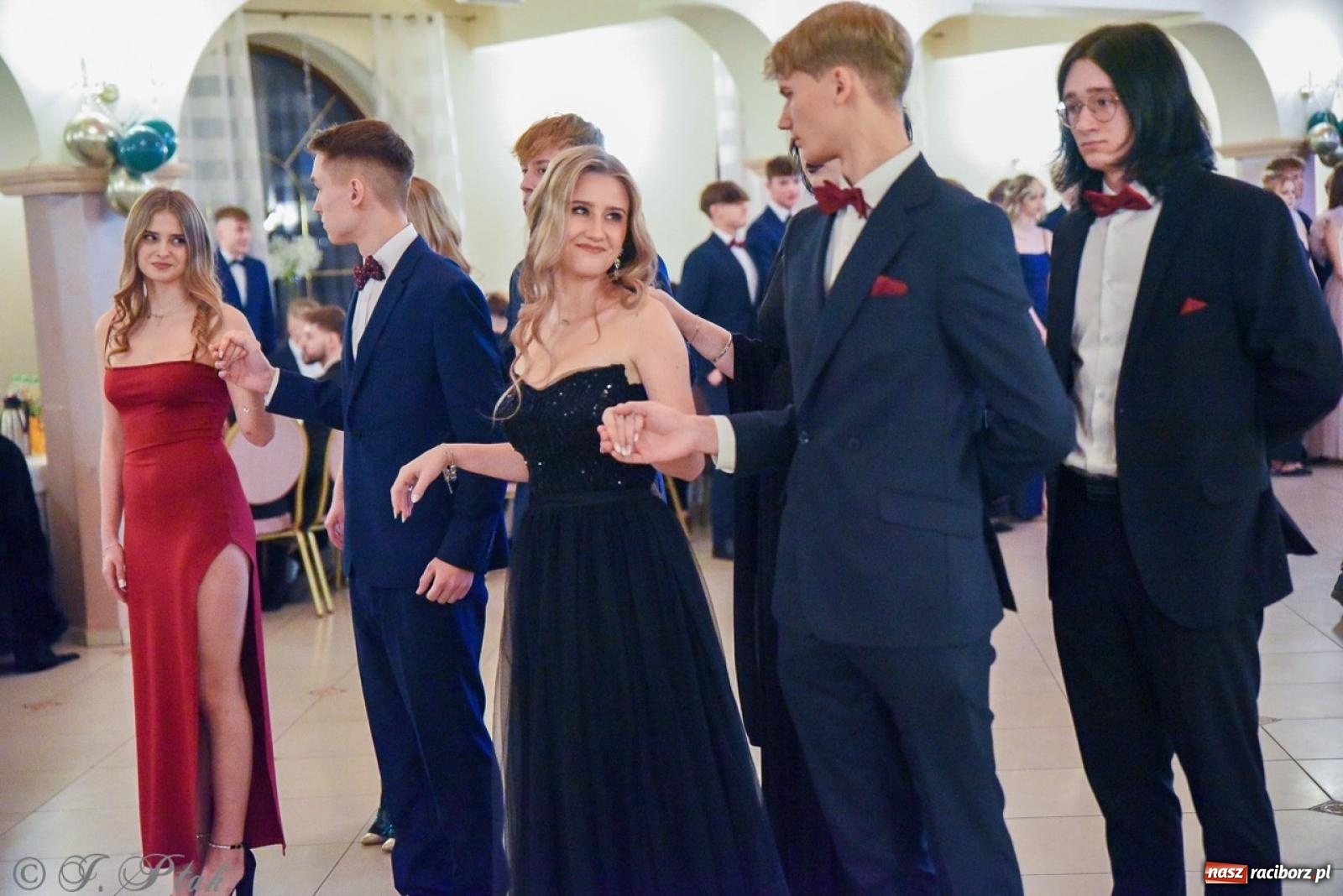 Zdjęcie w galerii na portalu naszraciborz.pl: Studniówka I LO i Liceum Sztuk Plastycznych na bis! wiadomości z regionu