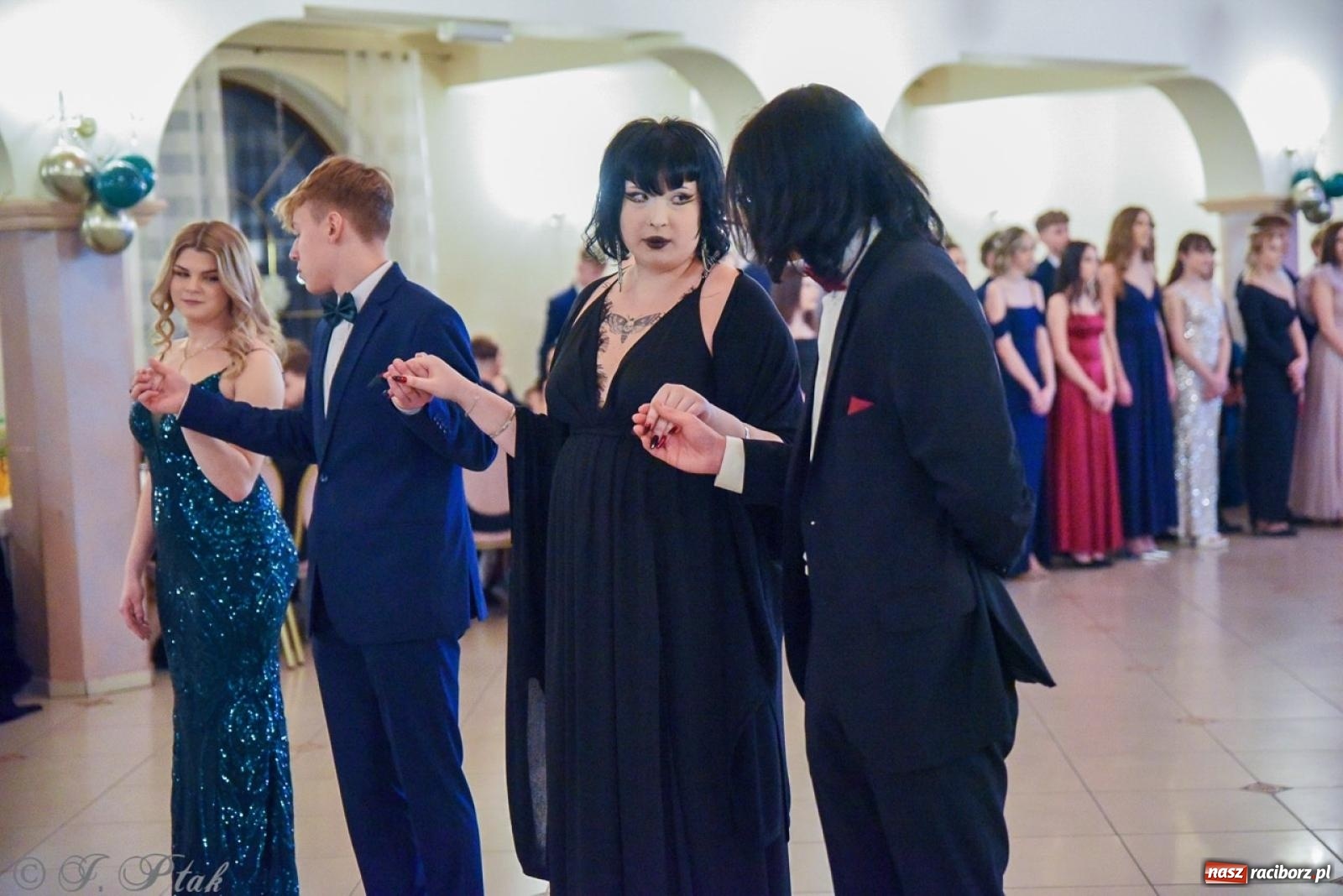 Zdjęcie w galerii na portalu naszraciborz.pl: Studniówka I LO i Liceum Sztuk Plastycznych na bis! wiadomości z regionu