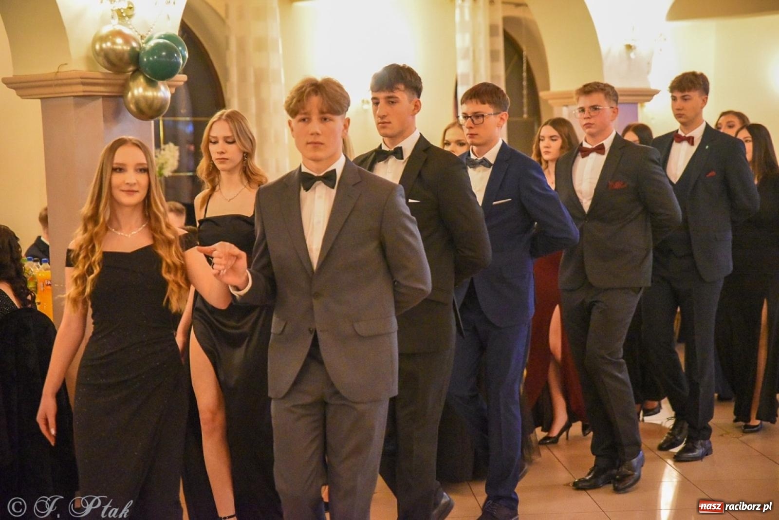 Zdjęcie w galerii na portalu naszraciborz.pl: Studniówka I LO i Liceum Sztuk Plastycznych na bis! wiadomości z regionu