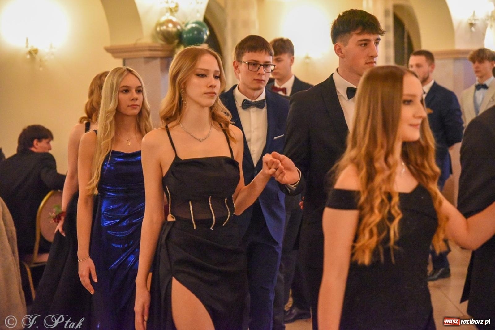 Zdjęcie w galerii na portalu naszraciborz.pl: Studniówka I LO i Liceum Sztuk Plastycznych na bis! wiadomości z regionu