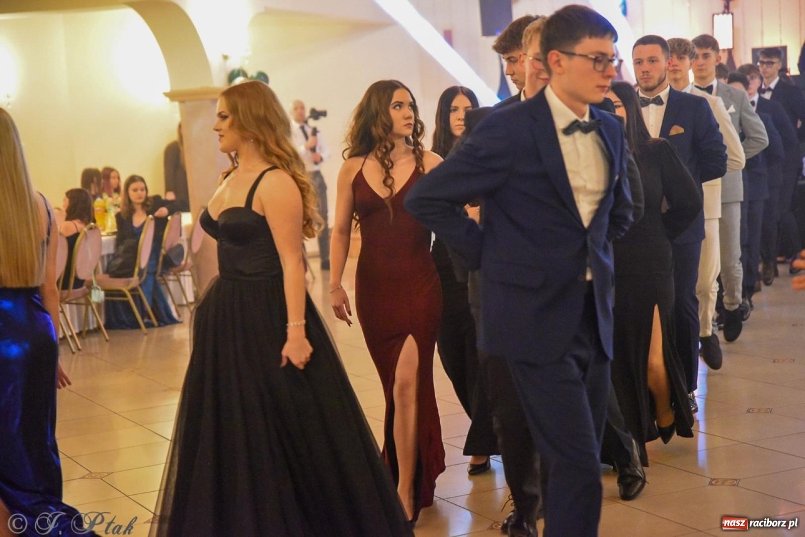 Zdjęcie w galerii na portalu naszraciborz.pl: Studniówka I LO i Liceum Sztuk Plastycznych na bis! wiadomości z regionu