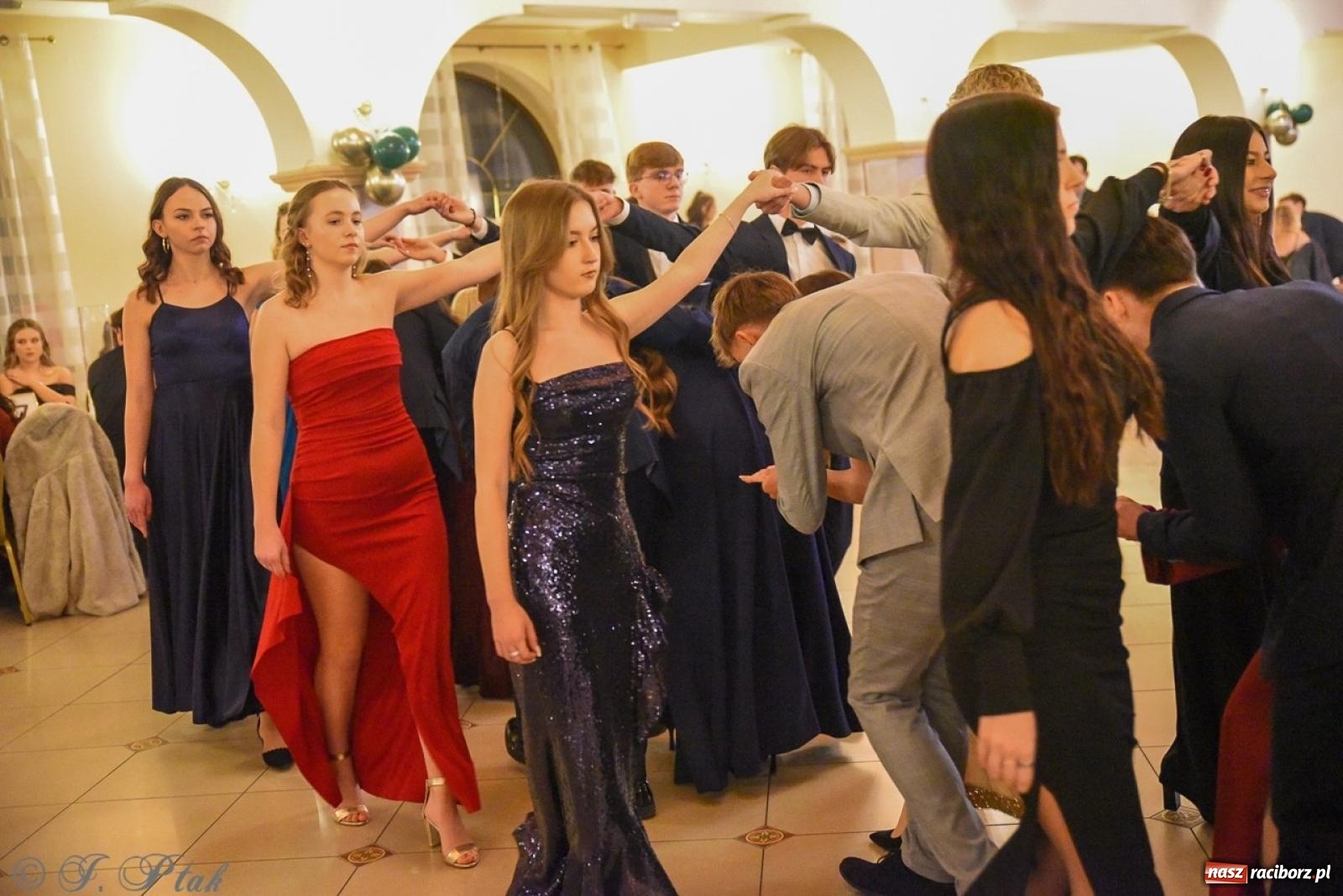 Zdjęcie w galerii na portalu naszraciborz.pl: Studniówka I LO i Liceum Sztuk Plastycznych na bis! wiadomości z regionu