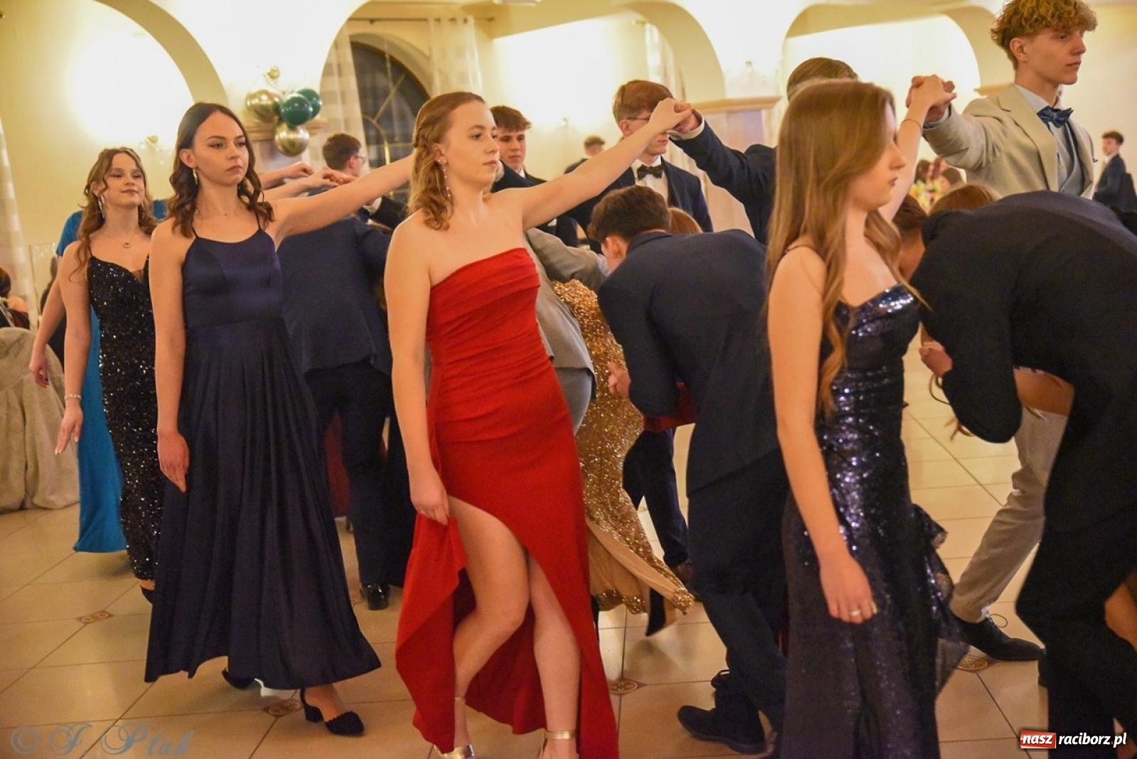 Zdjęcie w galerii na portalu naszraciborz.pl: Studniówka I LO i Liceum Sztuk Plastycznych na bis! wiadomości z regionu