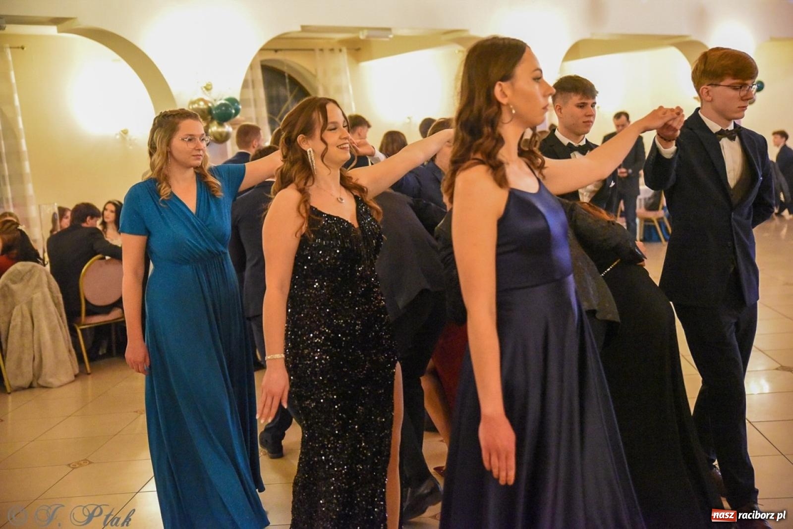 Zdjęcie w galerii na portalu naszraciborz.pl: Studniówka I LO i Liceum Sztuk Plastycznych na bis! wiadomości z regionu