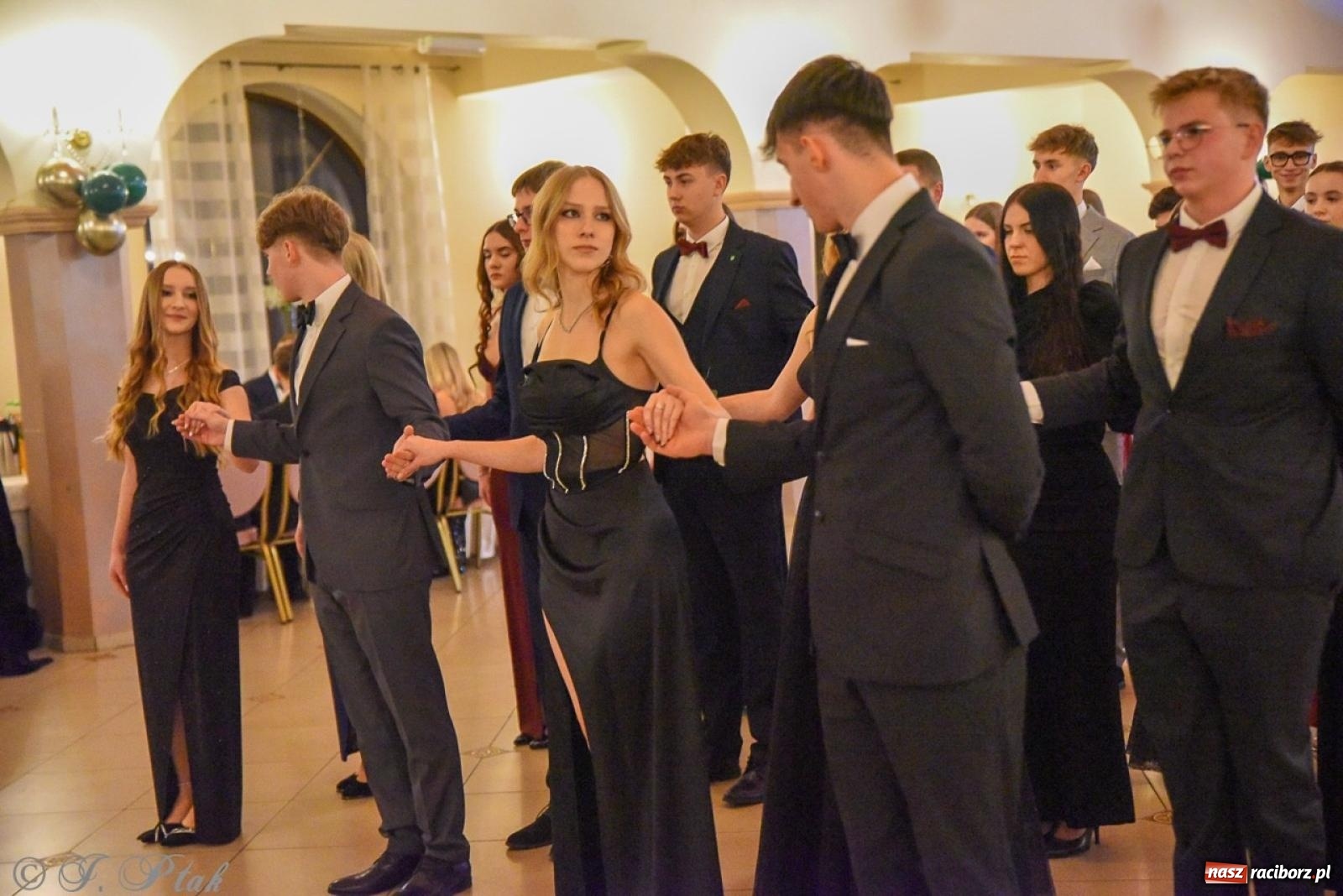 Zdjęcie w galerii na portalu naszraciborz.pl: Studniówka I LO i Liceum Sztuk Plastycznych na bis! wiadomości z regionu