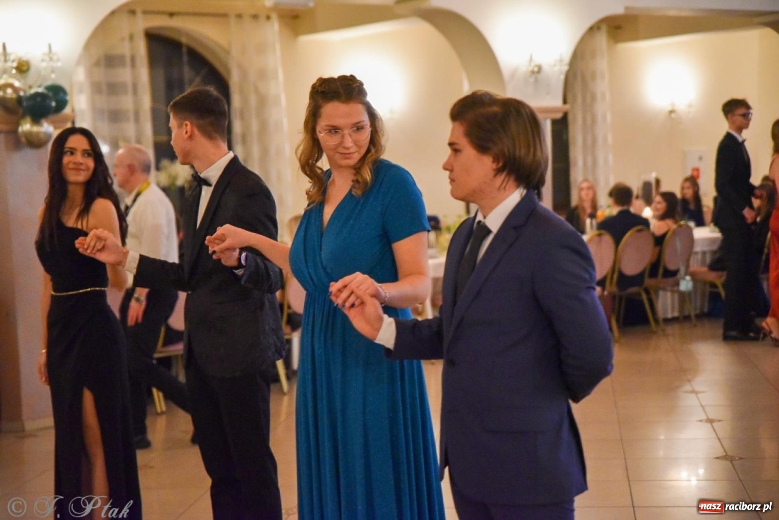 Zdjęcie w galerii na portalu naszraciborz.pl: Studniówka I LO i Liceum Sztuk Plastycznych na bis! wiadomości z regionu