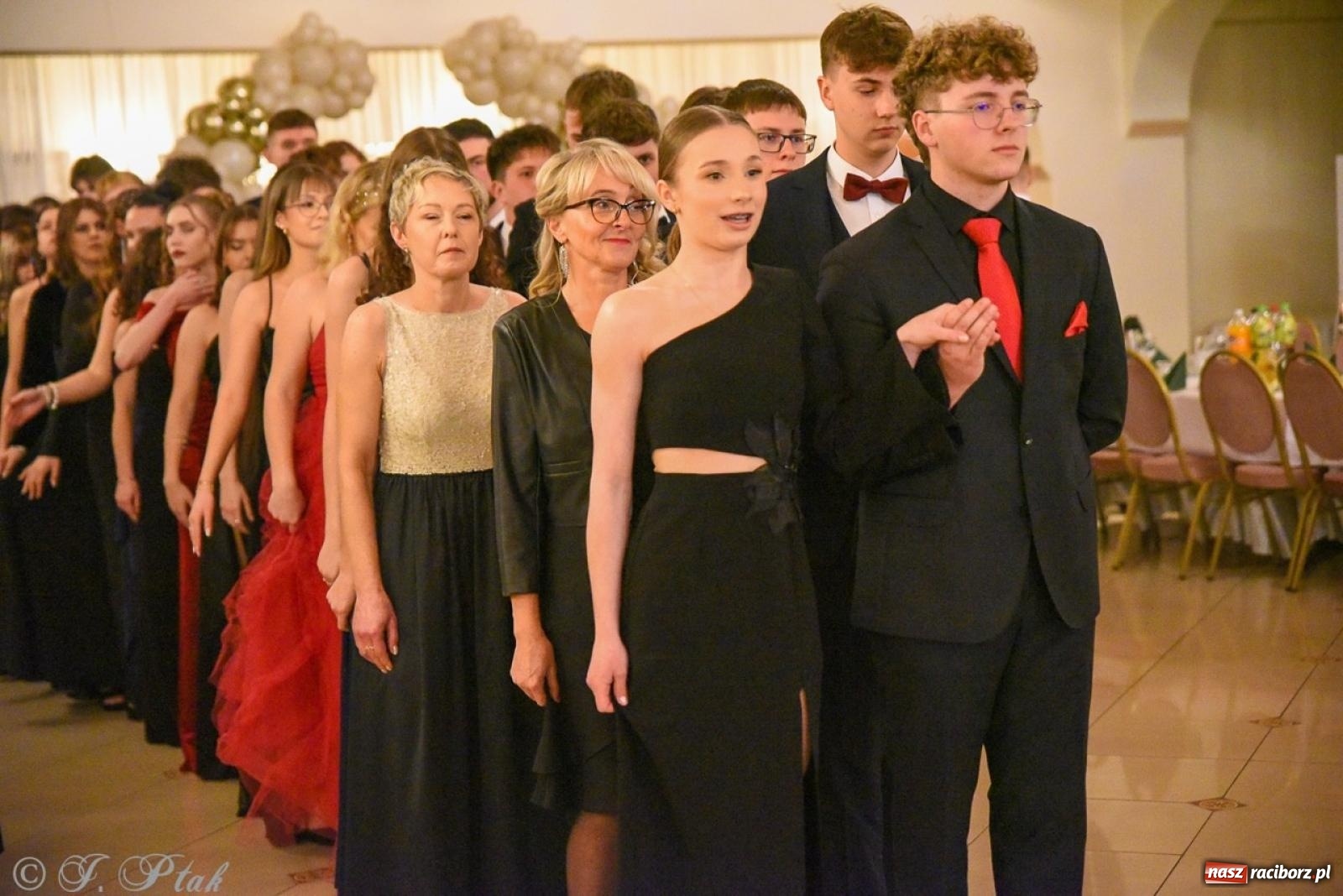 Zdjęcie w galerii na portalu naszraciborz.pl: Studniówka I LO i Liceum Sztuk Plastycznych na bis! wiadomości z regionu