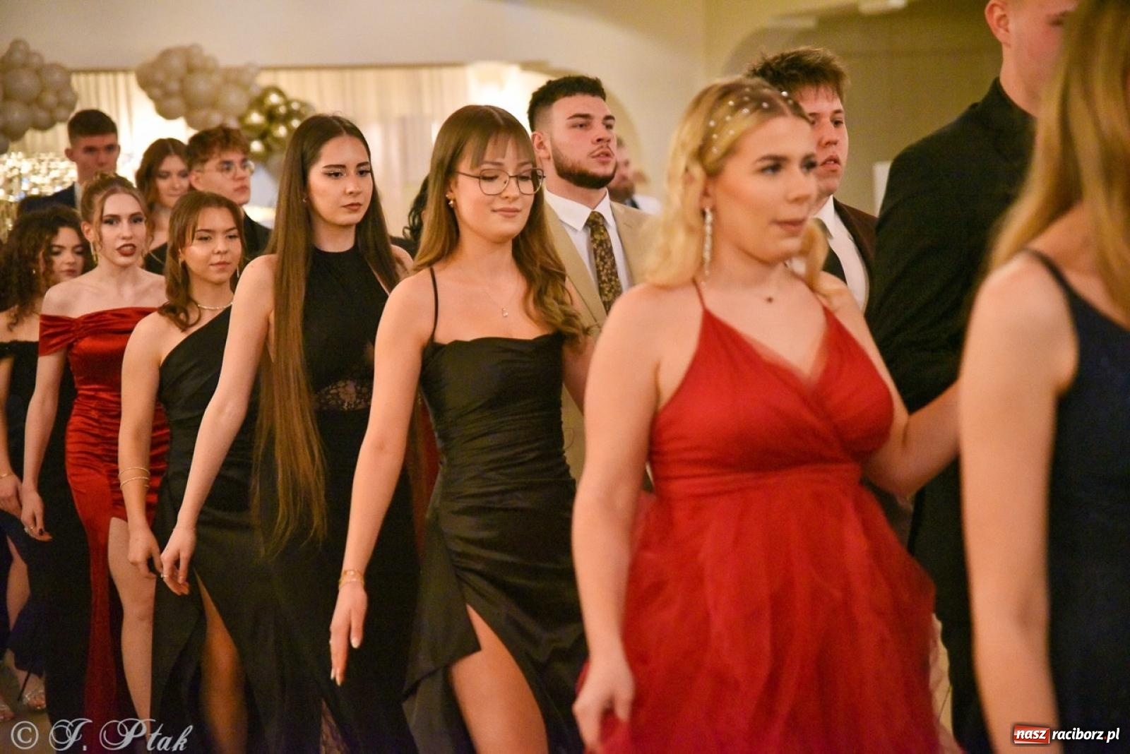 Zdjęcie w galerii na portalu naszraciborz.pl: Studniówka I LO i Liceum Sztuk Plastycznych na bis! wiadomości z regionu