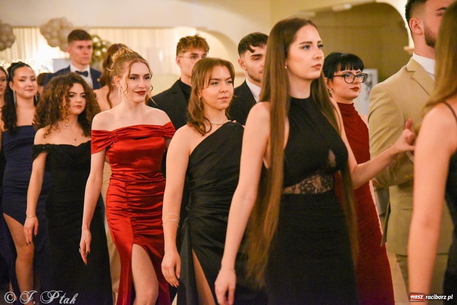 Zdjęcie w galerii na portalu naszraciborz.pl: Studniówka I LO i Liceum Sztuk Plastycznych na bis! wiadomości z regionu