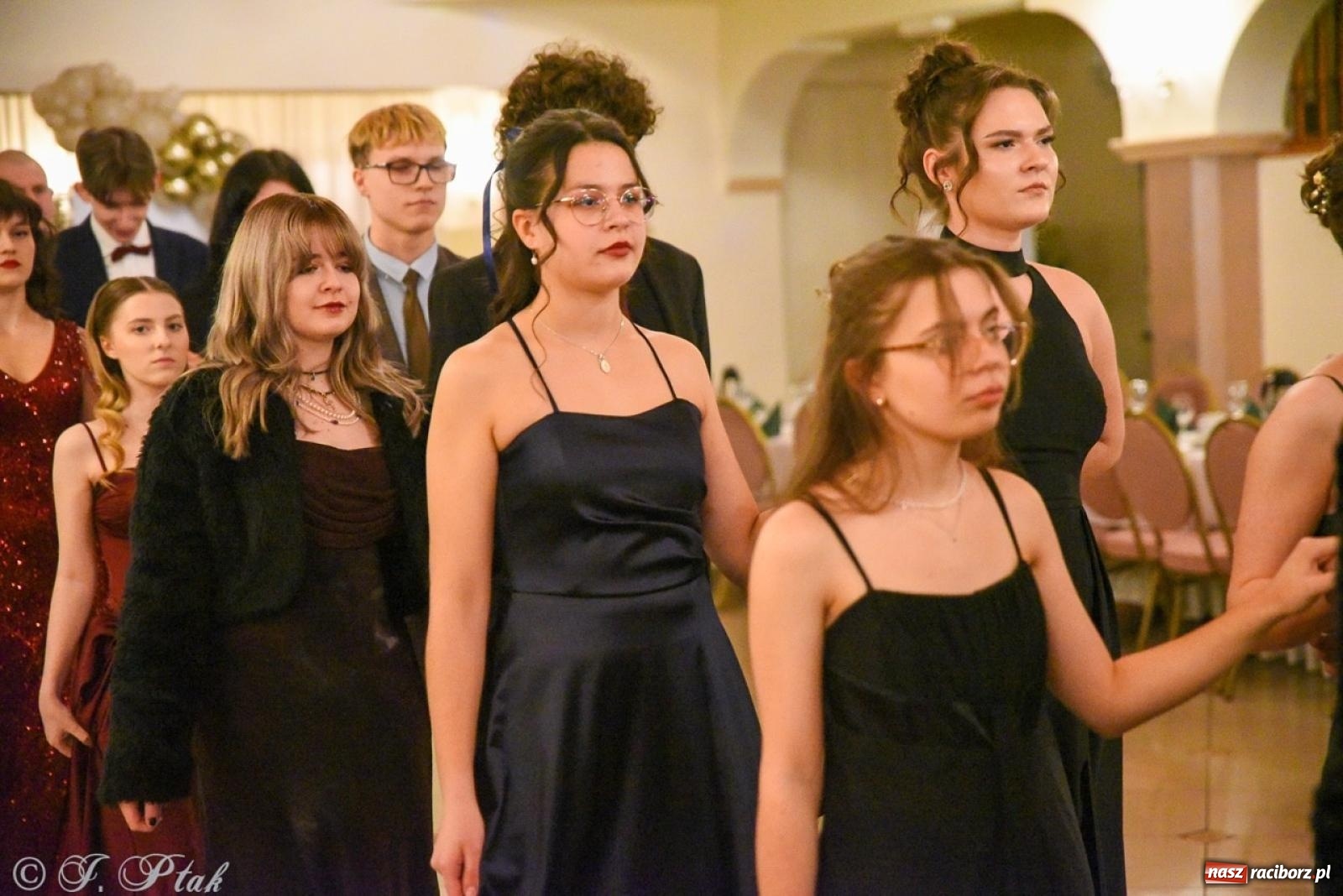 Zdjęcie w galerii na portalu naszraciborz.pl: Studniówka I LO i Liceum Sztuk Plastycznych na bis! wiadomości z regionu