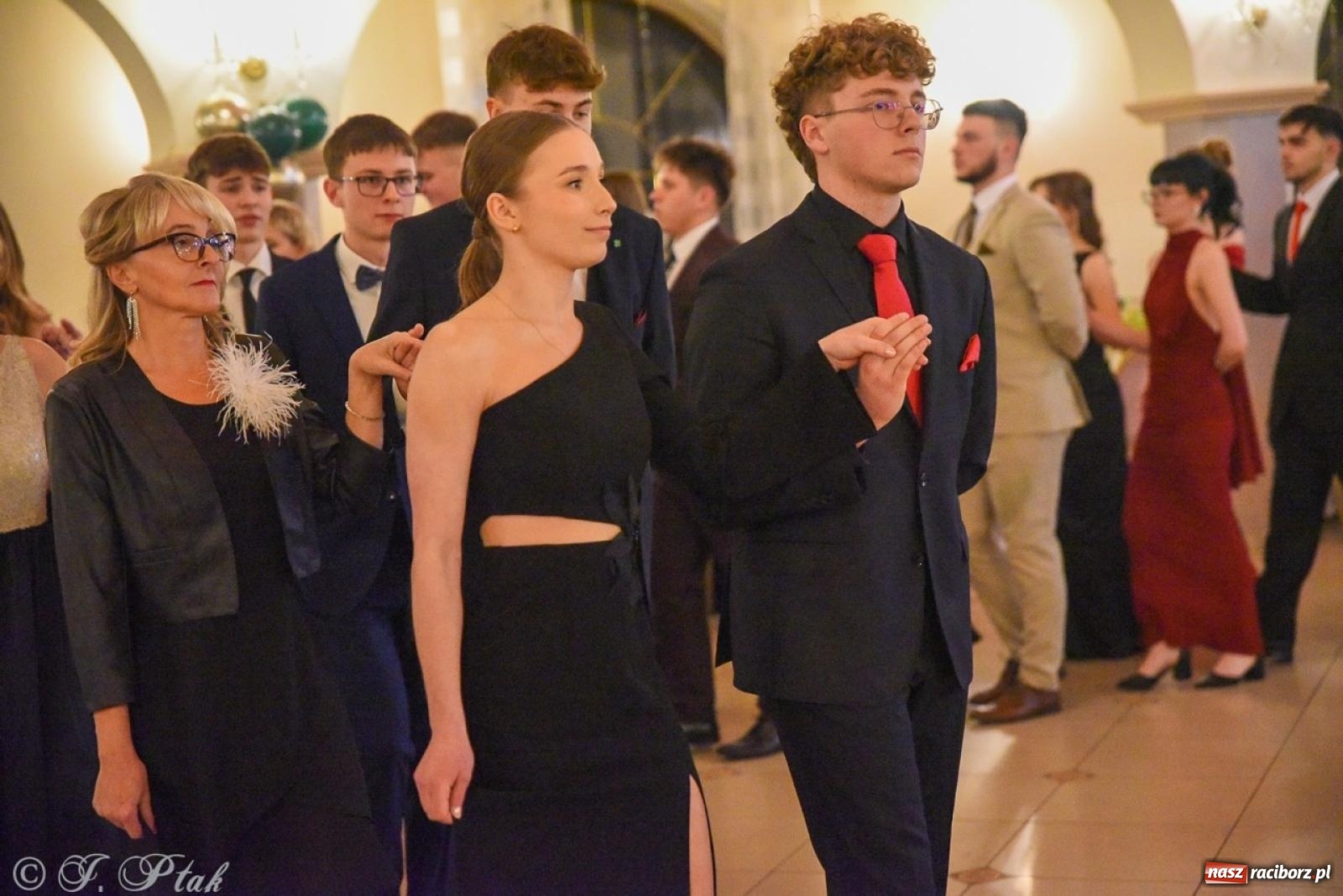 Zdjęcie w galerii na portalu naszraciborz.pl: Studniówka I LO i Liceum Sztuk Plastycznych na bis! wiadomości z regionu