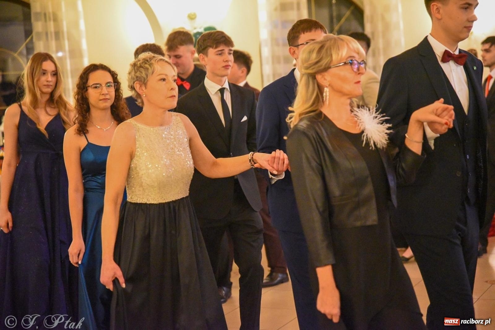 Zdjęcie w galerii na portalu naszraciborz.pl: Studniówka I LO i Liceum Sztuk Plastycznych na bis! wiadomości z regionu