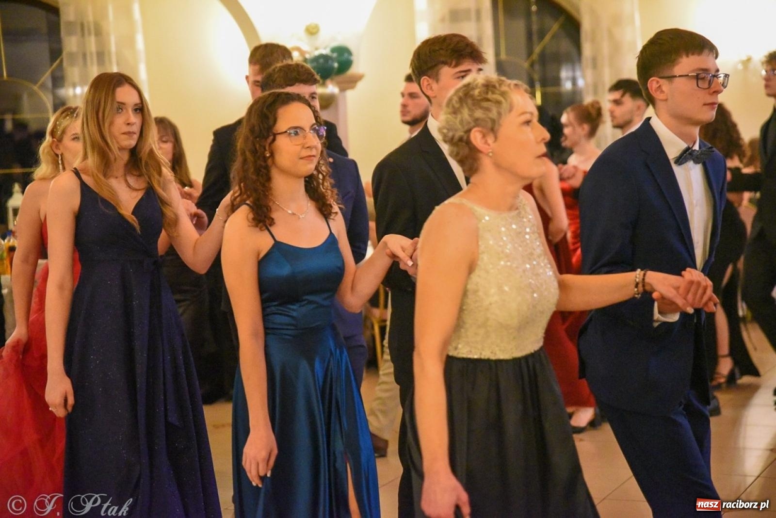 Zdjęcie w galerii na portalu naszraciborz.pl: Studniówka I LO i Liceum Sztuk Plastycznych na bis! wiadomości z regionu