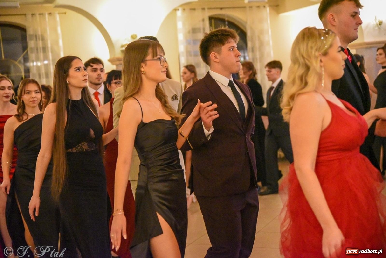 Zdjęcie w galerii na portalu naszraciborz.pl: Studniówka I LO i Liceum Sztuk Plastycznych na bis! wiadomości z regionu