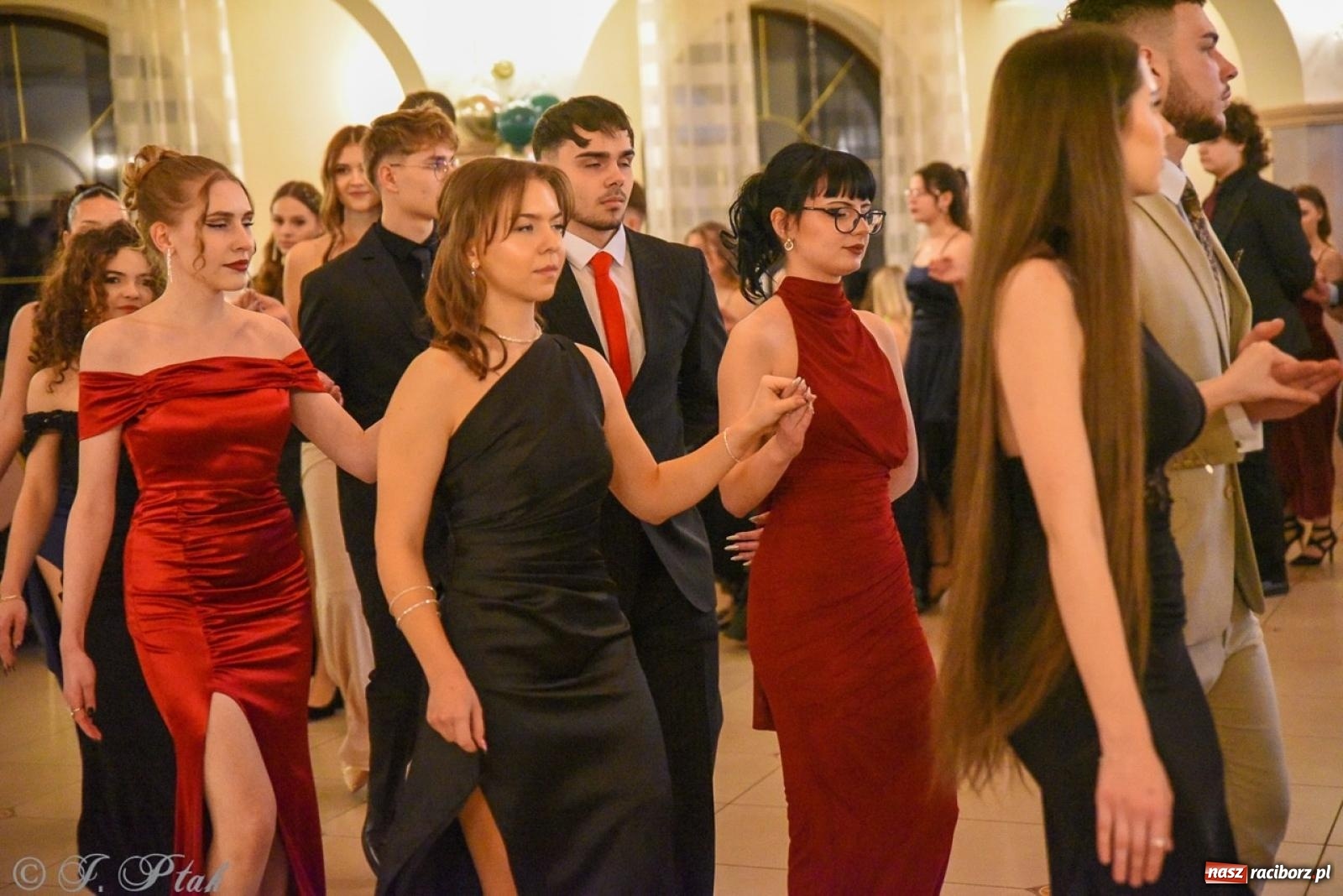 Zdjęcie w galerii na portalu naszraciborz.pl: Studniówka I LO i Liceum Sztuk Plastycznych na bis! wiadomości z regionu