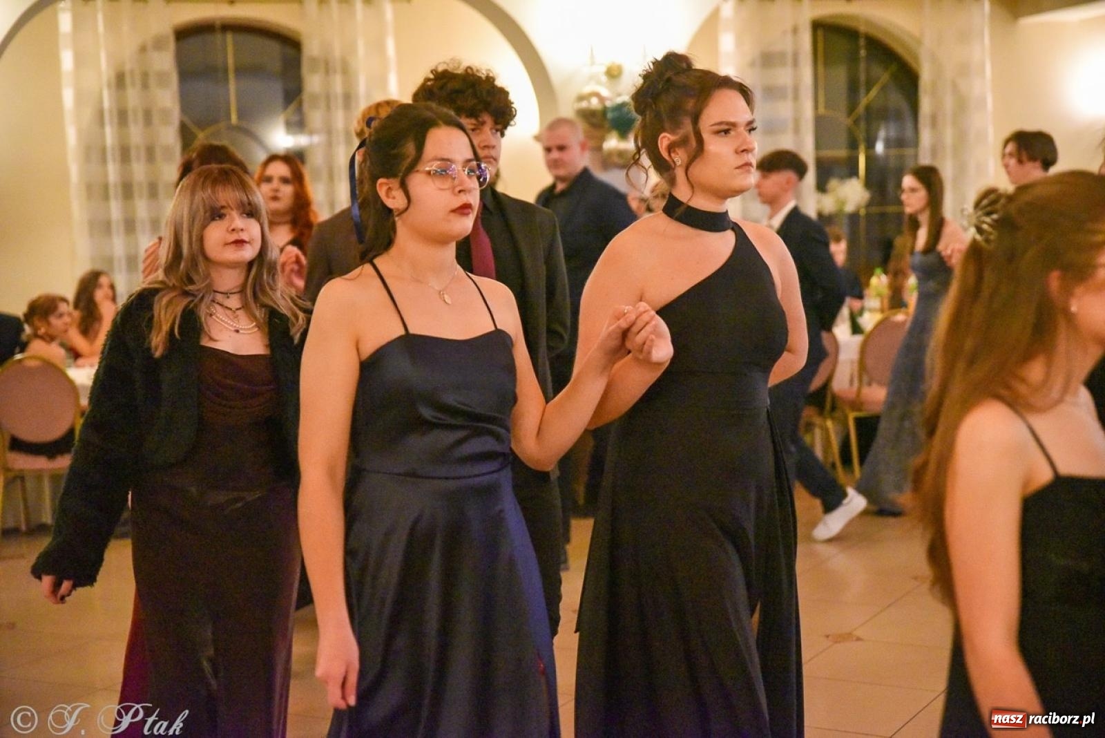 Zdjęcie w galerii na portalu naszraciborz.pl: Studniówka I LO i Liceum Sztuk Plastycznych na bis! wiadomości z regionu