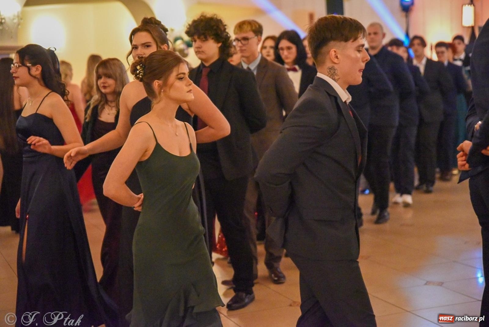 Zdjęcie w galerii na portalu naszraciborz.pl: Studniówka I LO i Liceum Sztuk Plastycznych na bis! wiadomości z regionu