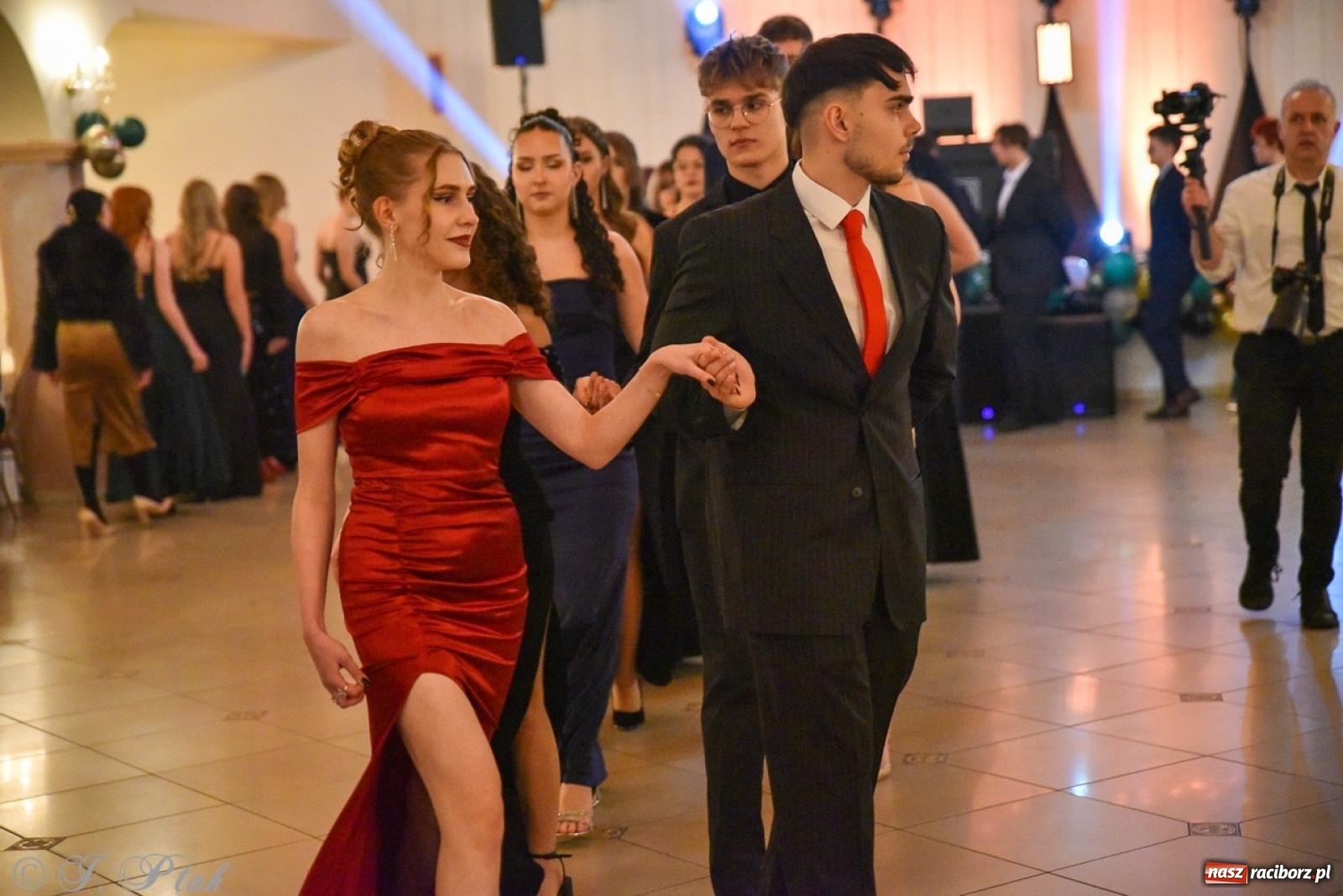 Zdjęcie w galerii na portalu naszraciborz.pl: Studniówka I LO i Liceum Sztuk Plastycznych na bis! wiadomości z regionu