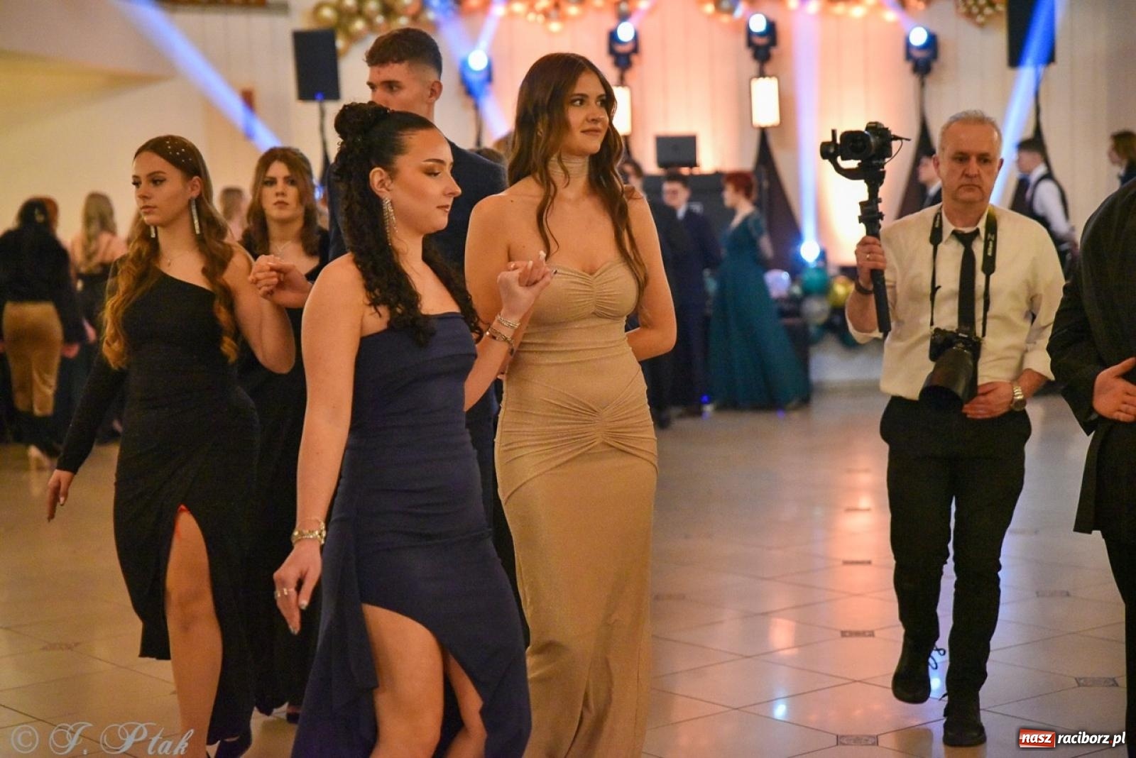 Zdjęcie w galerii na portalu naszraciborz.pl: Studniówka I LO i Liceum Sztuk Plastycznych na bis! wiadomości z regionu