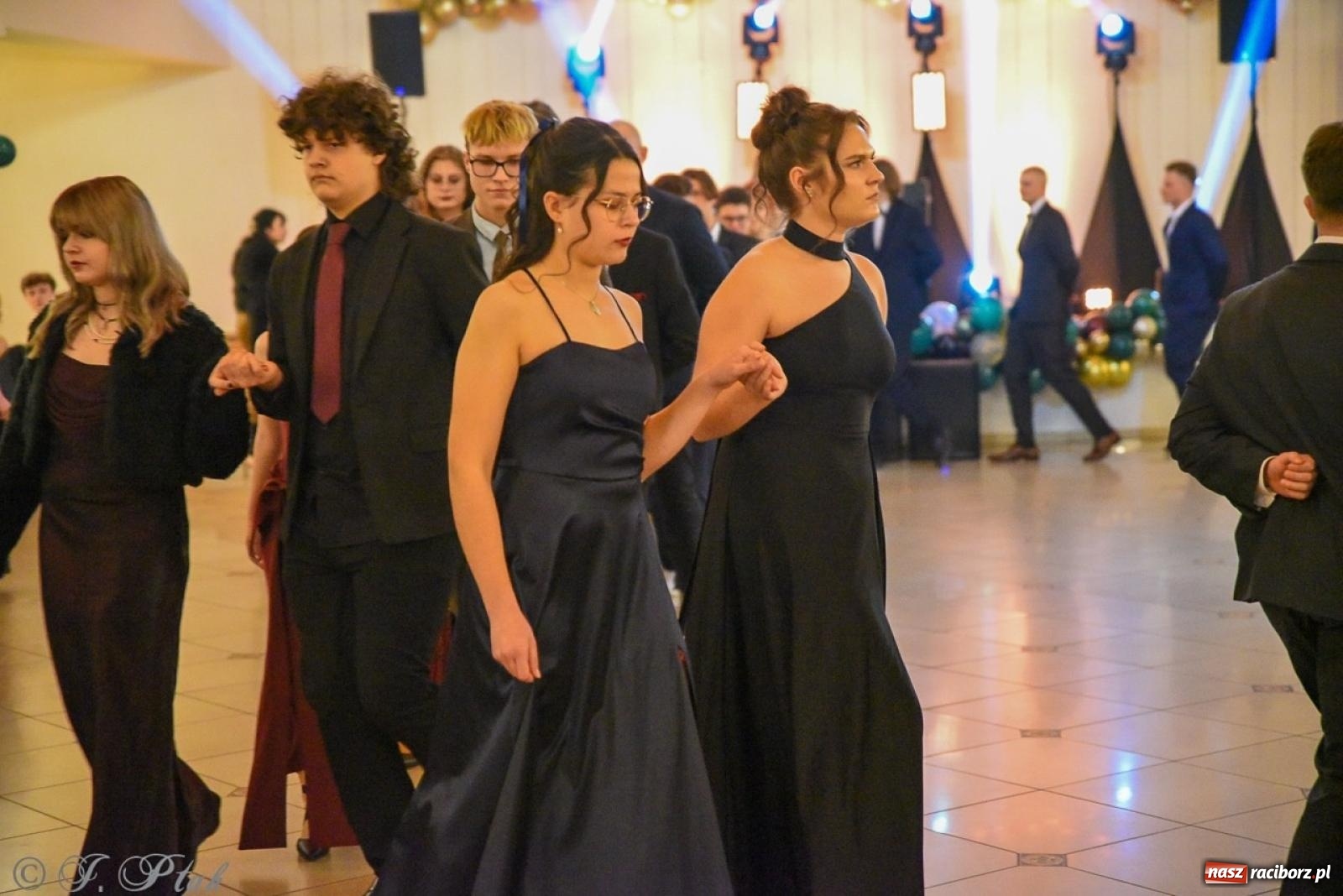 Zdjęcie w galerii na portalu naszraciborz.pl: Studniówka I LO i Liceum Sztuk Plastycznych na bis! wiadomości z regionu