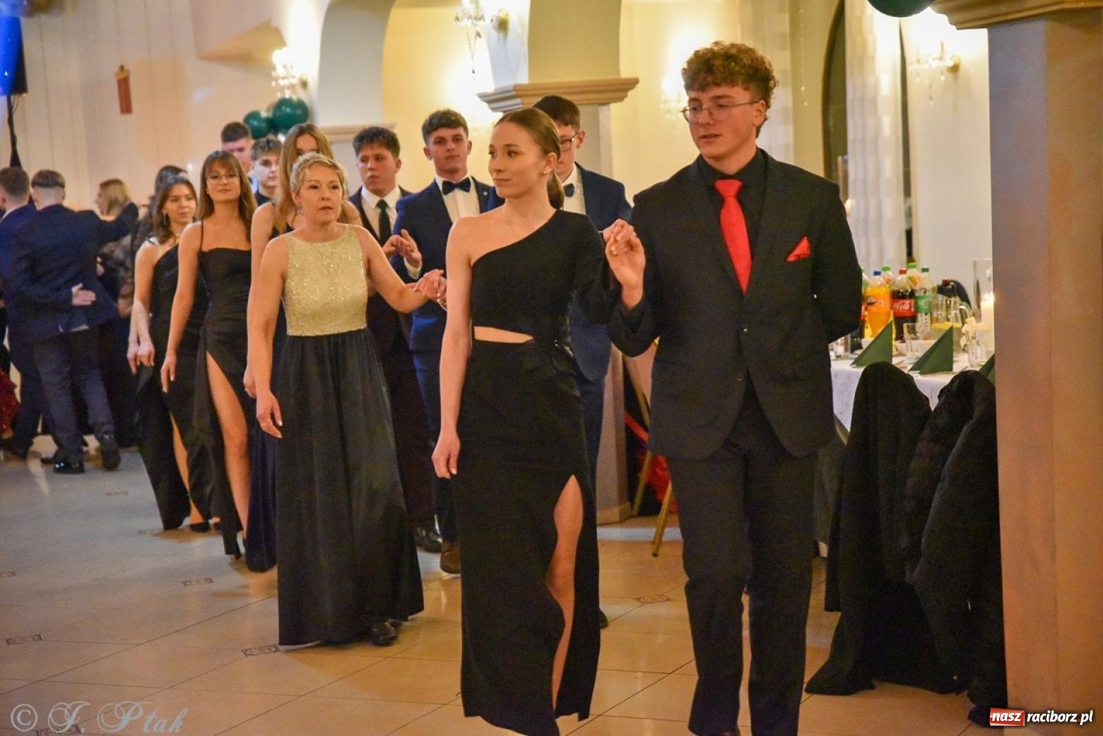 Zdjęcie w galerii na portalu naszraciborz.pl: Studniówka I LO i Liceum Sztuk Plastycznych na bis! wiadomości z regionu