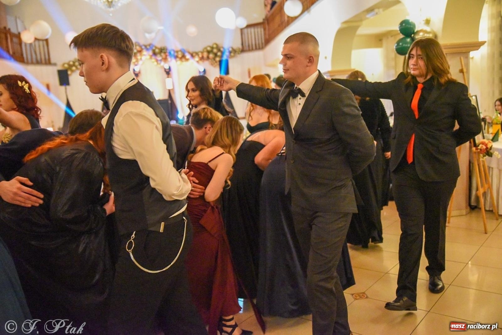 Zdjęcie w galerii na portalu naszraciborz.pl: Studniówka I LO i Liceum Sztuk Plastycznych na bis! wiadomości z regionu