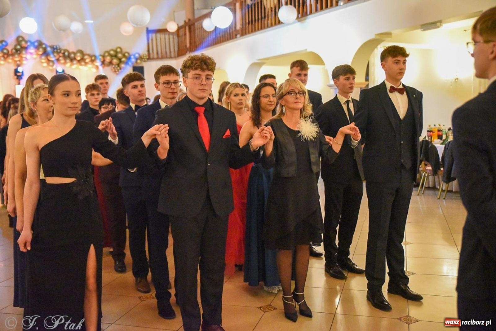 Zdjęcie w galerii na portalu naszraciborz.pl: Studniówka I LO i Liceum Sztuk Plastycznych na bis! wiadomości z regionu