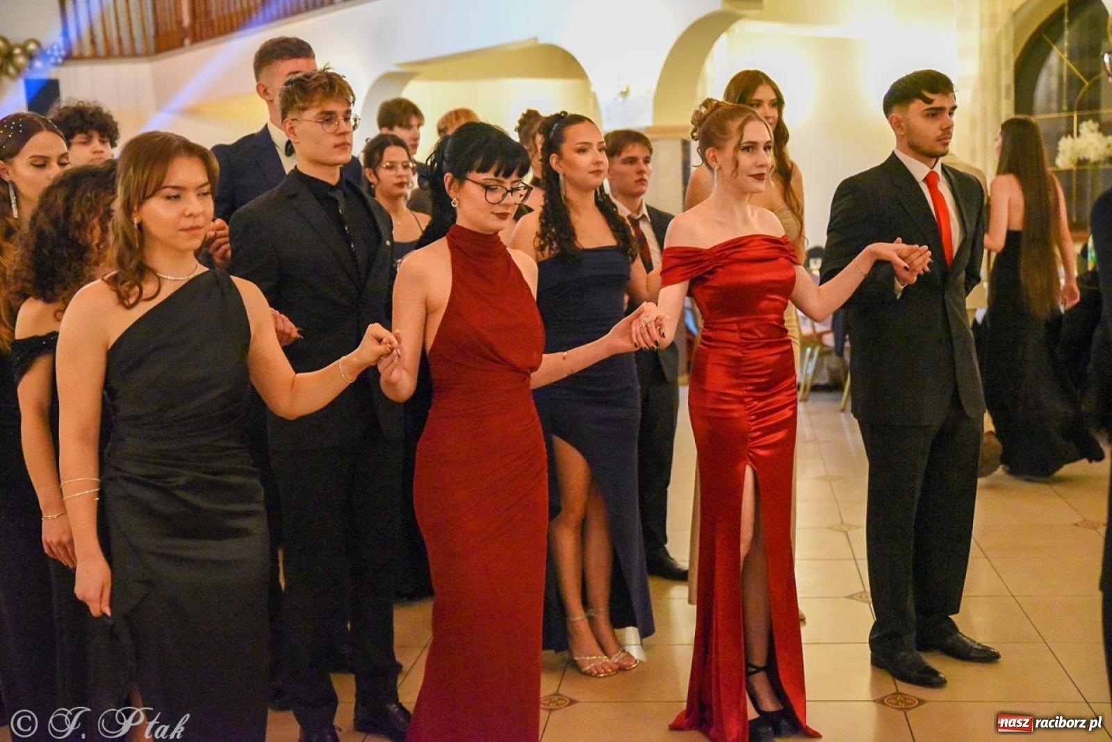 Zdjęcie w galerii na portalu naszraciborz.pl: Studniówka I LO i Liceum Sztuk Plastycznych na bis! wiadomości z regionu