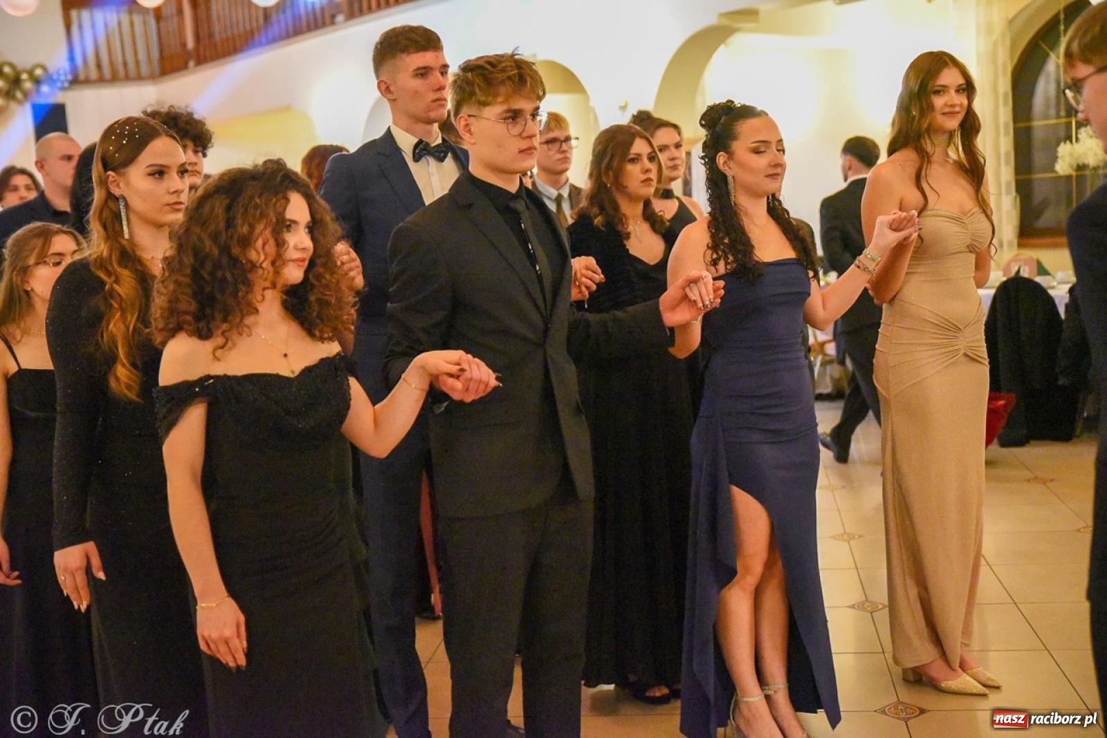 Zdjęcie w galerii na portalu naszraciborz.pl: Studniówka I LO i Liceum Sztuk Plastycznych na bis! wiadomości z regionu