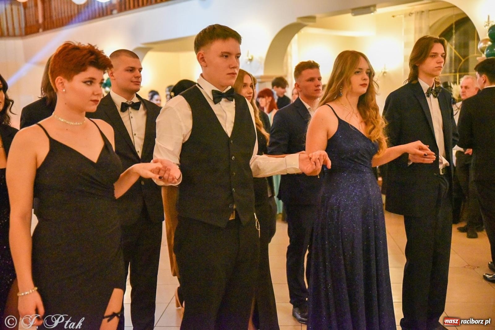 Zdjęcie w galerii na portalu naszraciborz.pl: Studniówka I LO i Liceum Sztuk Plastycznych na bis! wiadomości z regionu