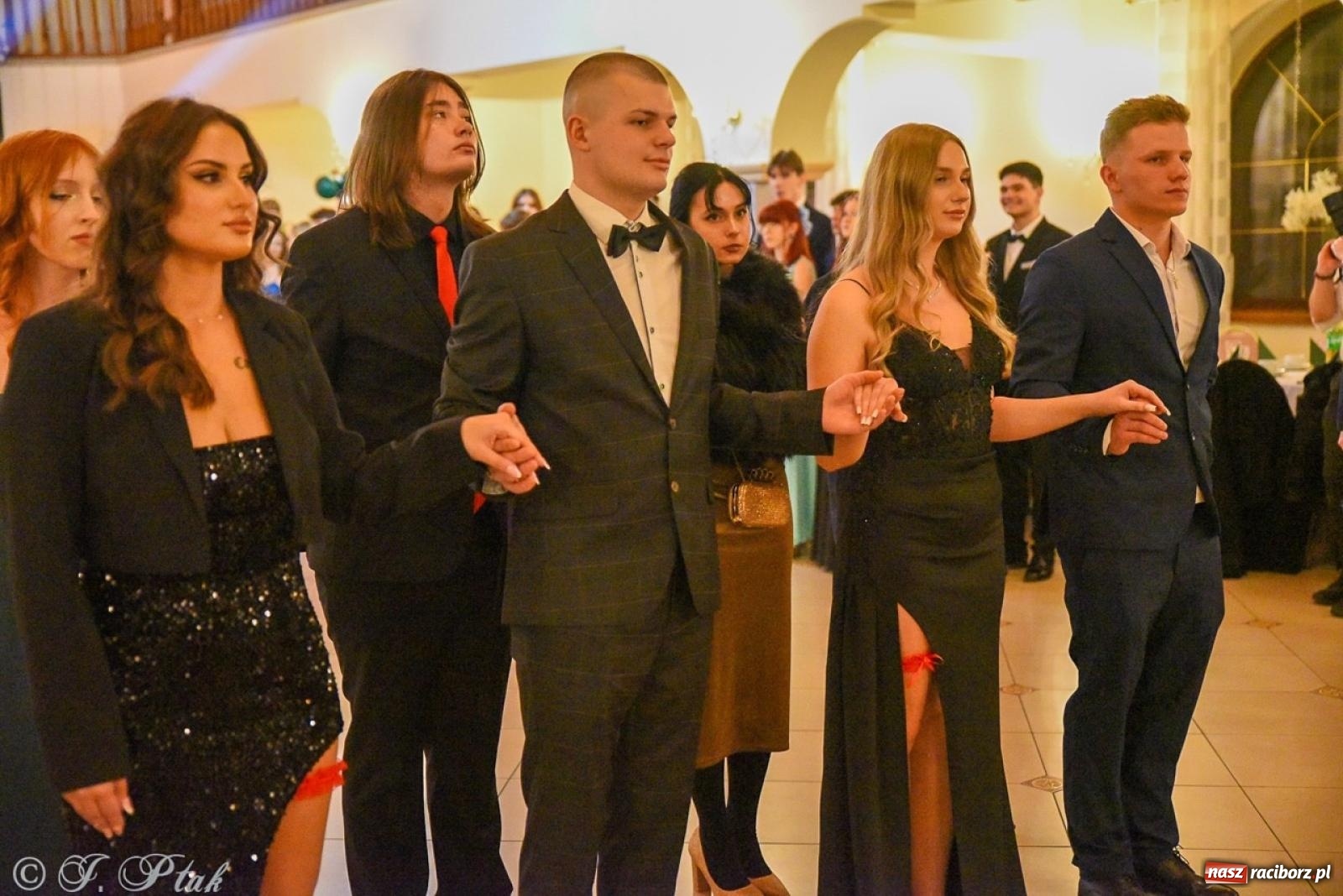 Zdjęcie w galerii na portalu naszraciborz.pl: Studniówka I LO i Liceum Sztuk Plastycznych na bis! wiadomości z regionu