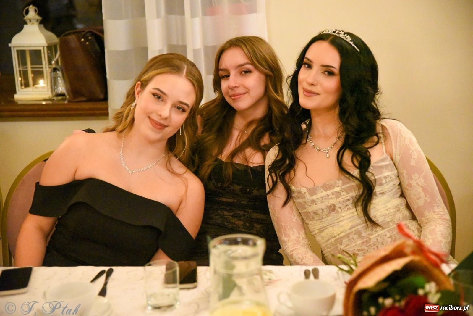 Zdjęcie w galerii na portalu naszraciborz.pl: Studniówka I LO i Liceum Sztuk Plastycznych na bis! wiadomości z regionu